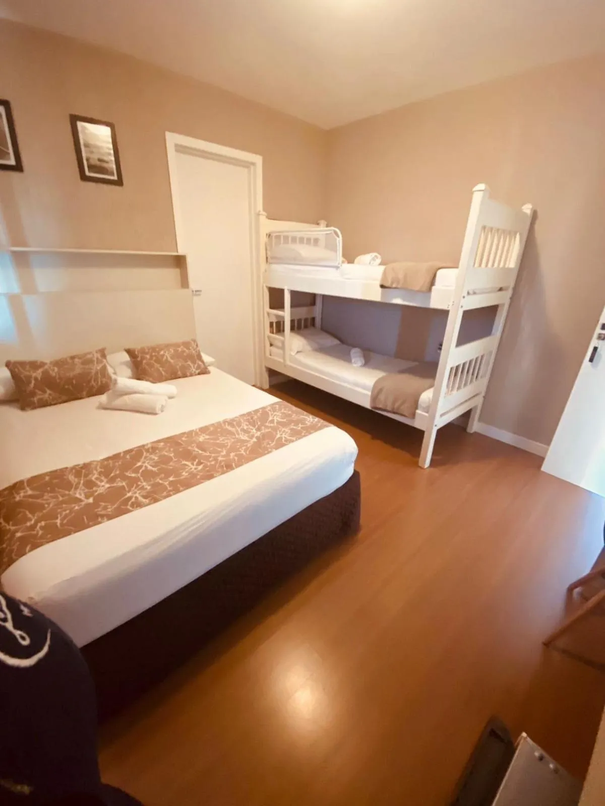 Photo of the whole room, Bed in Hotel Lorimar