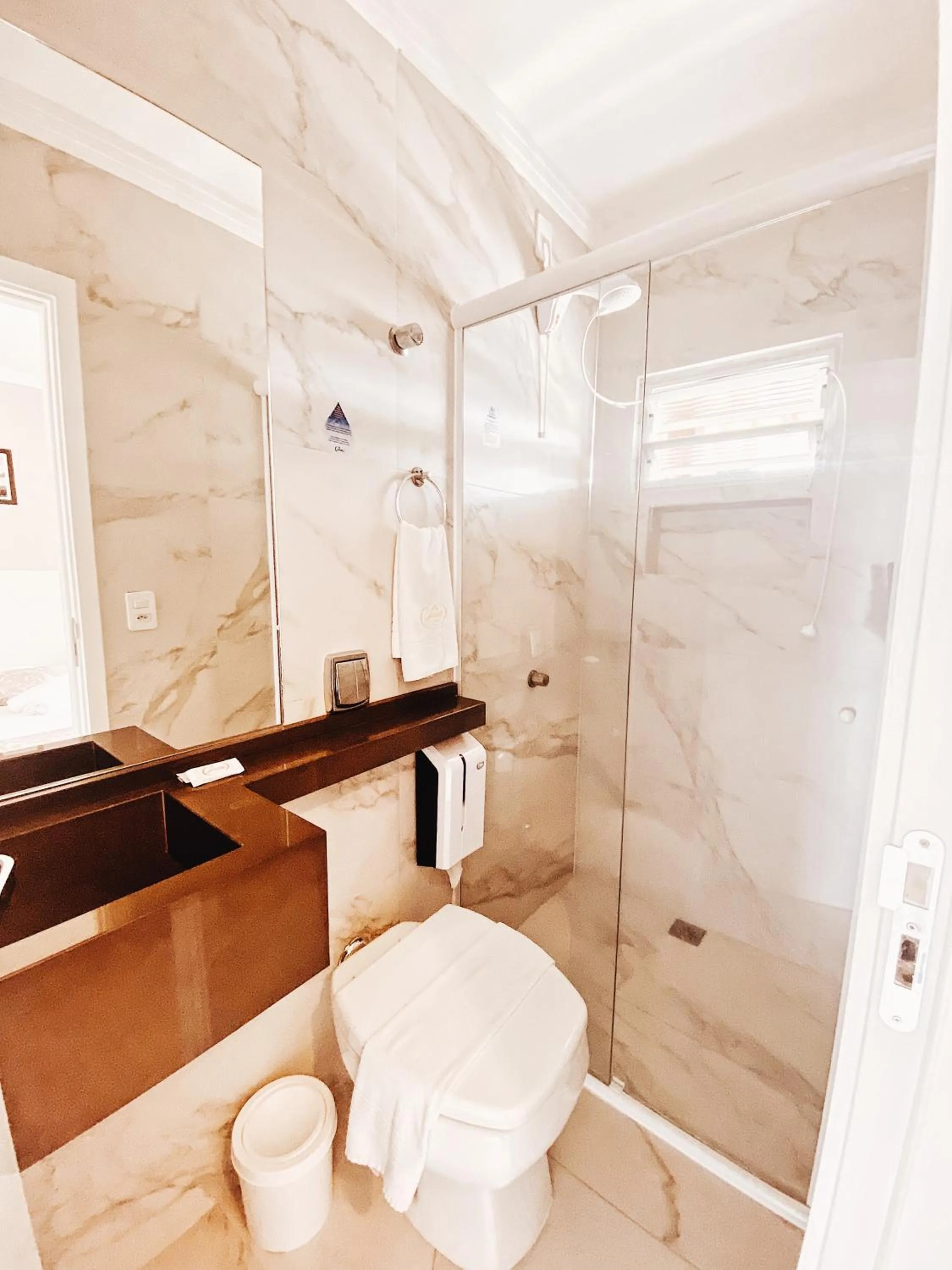 Public Bath in Hotel Lorimar