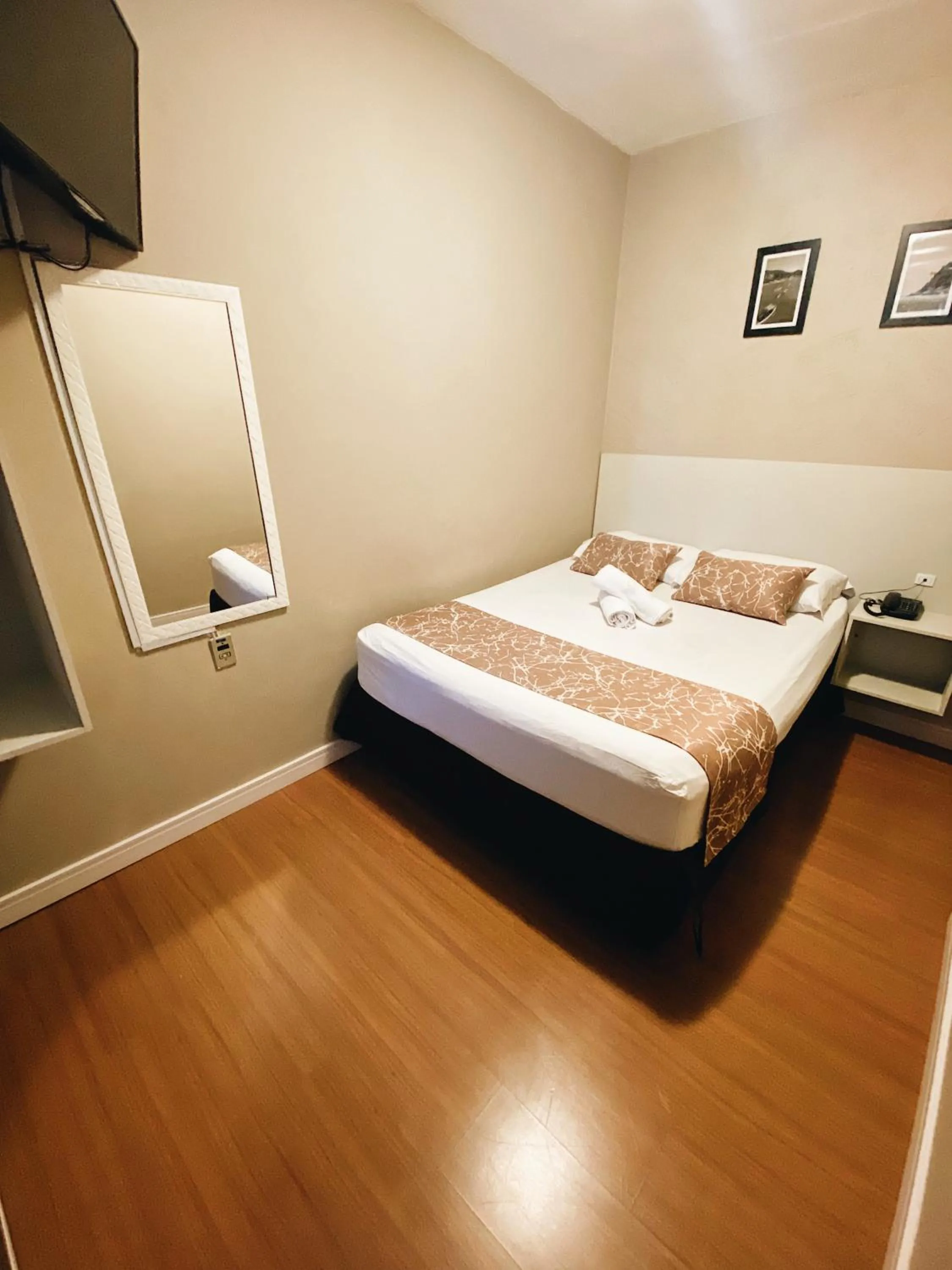 Bed in Hotel Lorimar