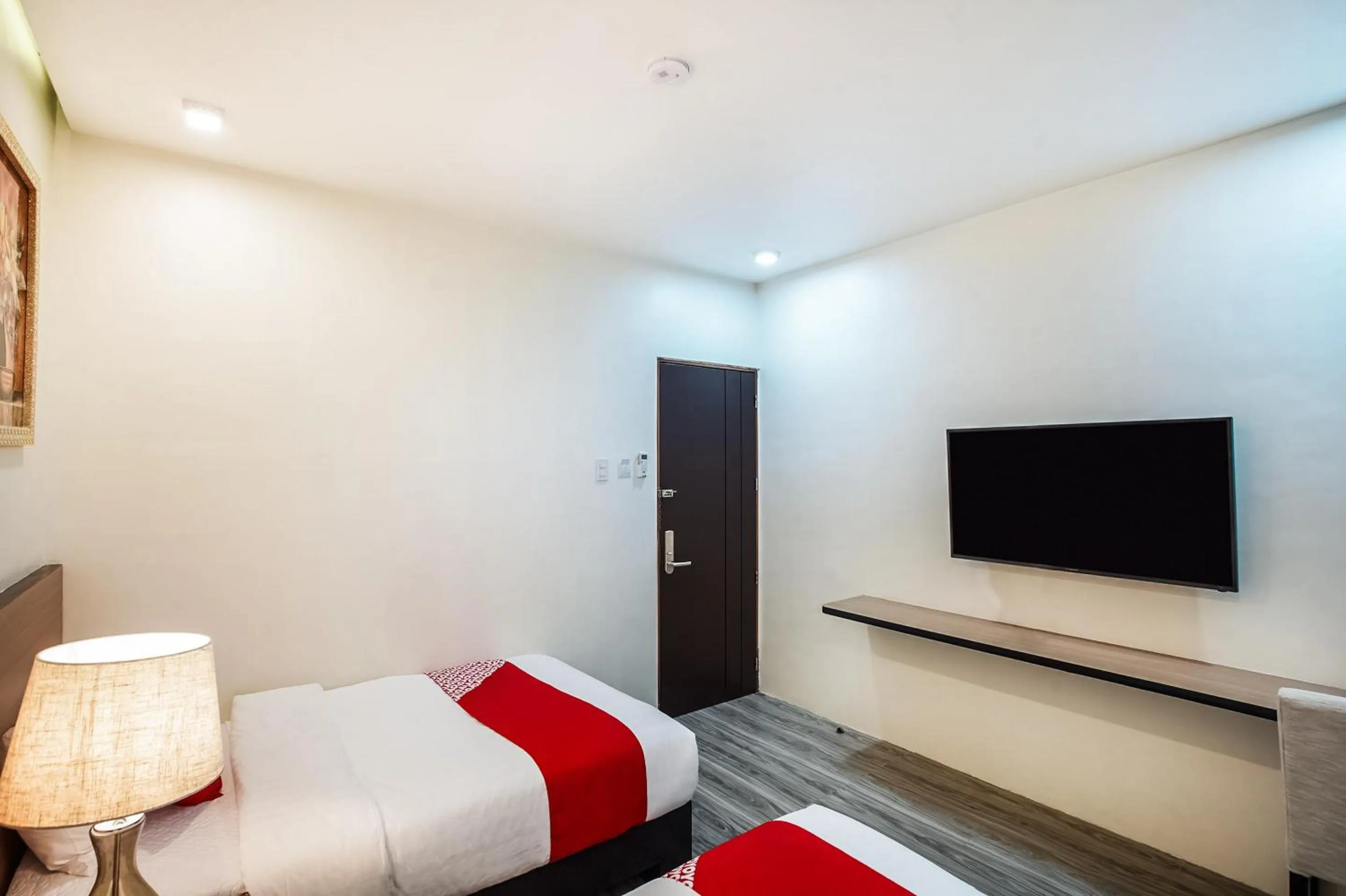 Bedroom, Bed in OYO 489 Casa Mia Hotel Suites