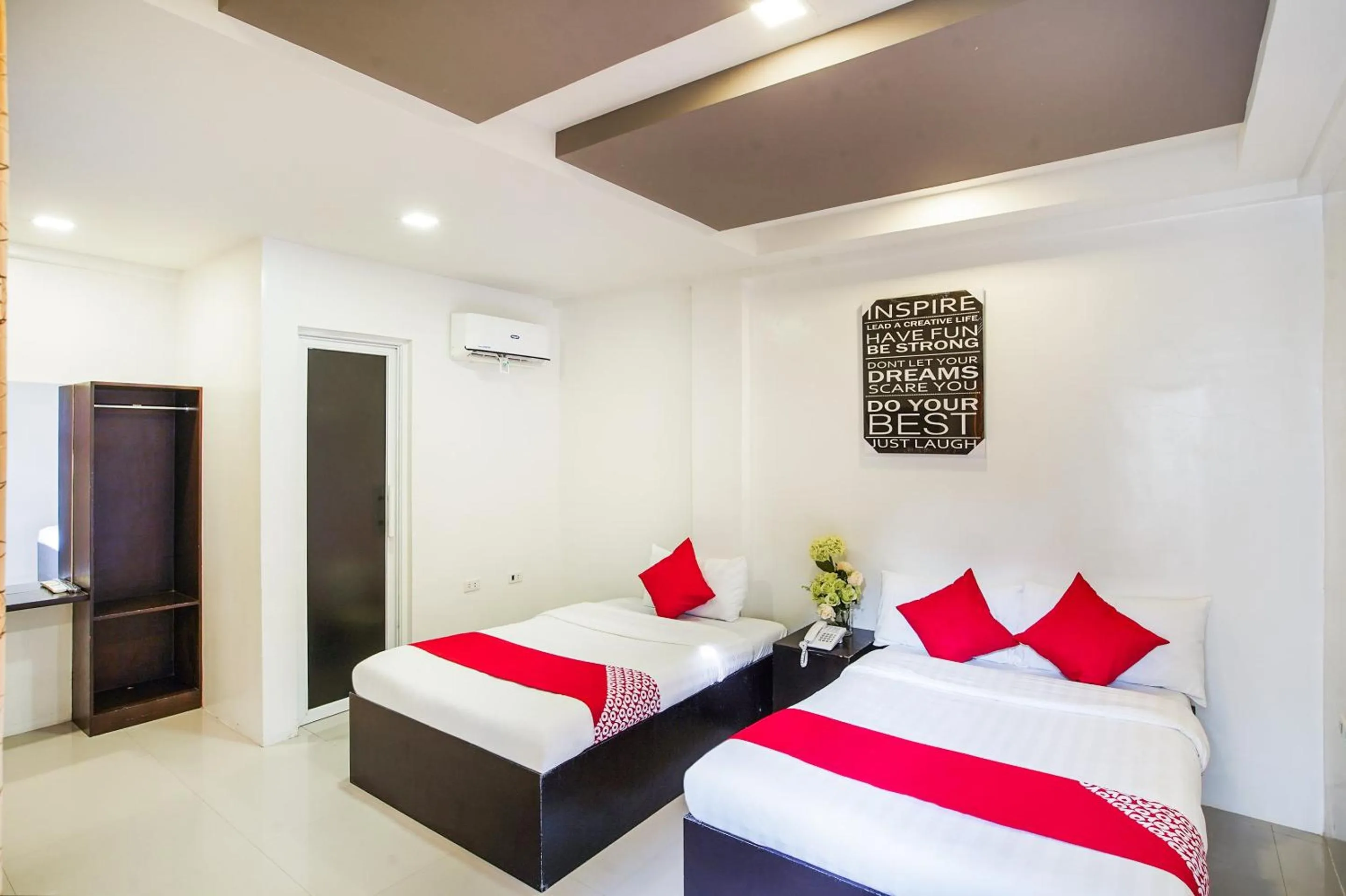 Bedroom, Bed in OYO 489 Casa Mia Hotel Suites