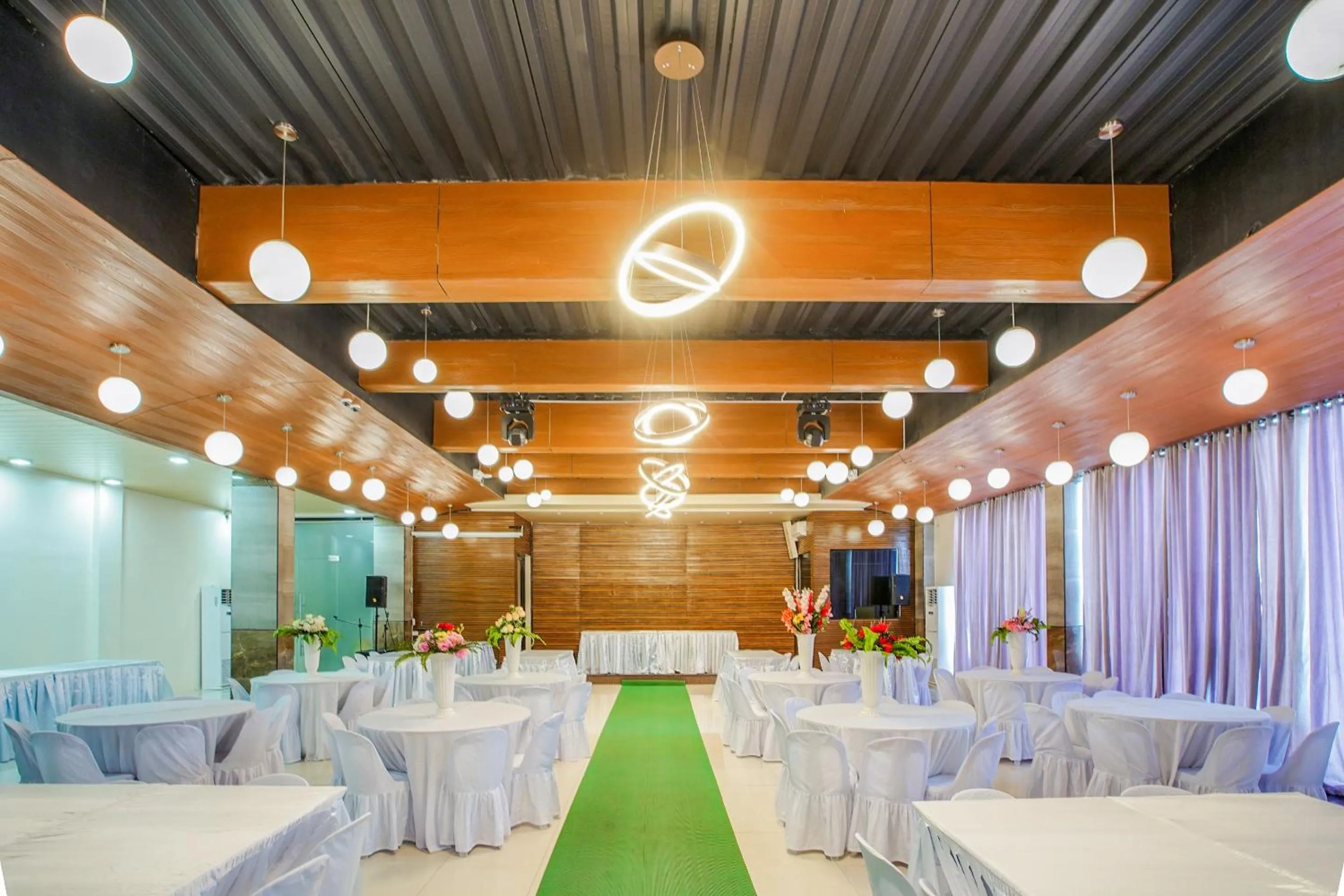 Banquet/Function facilities in OYO 489 Casa Mia Hotel Suites