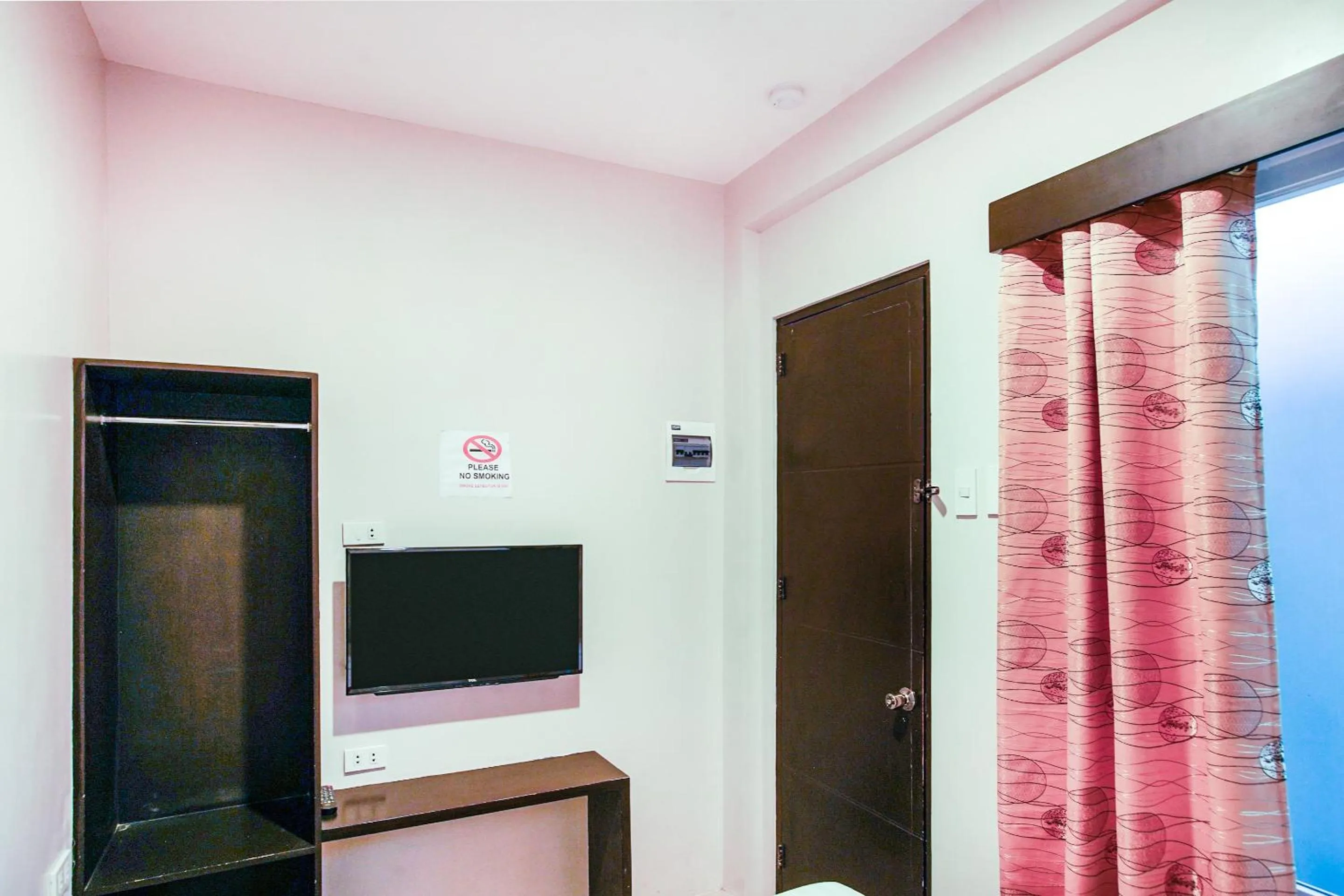 Bedroom in OYO 489 Casa Mia Hotel Suites