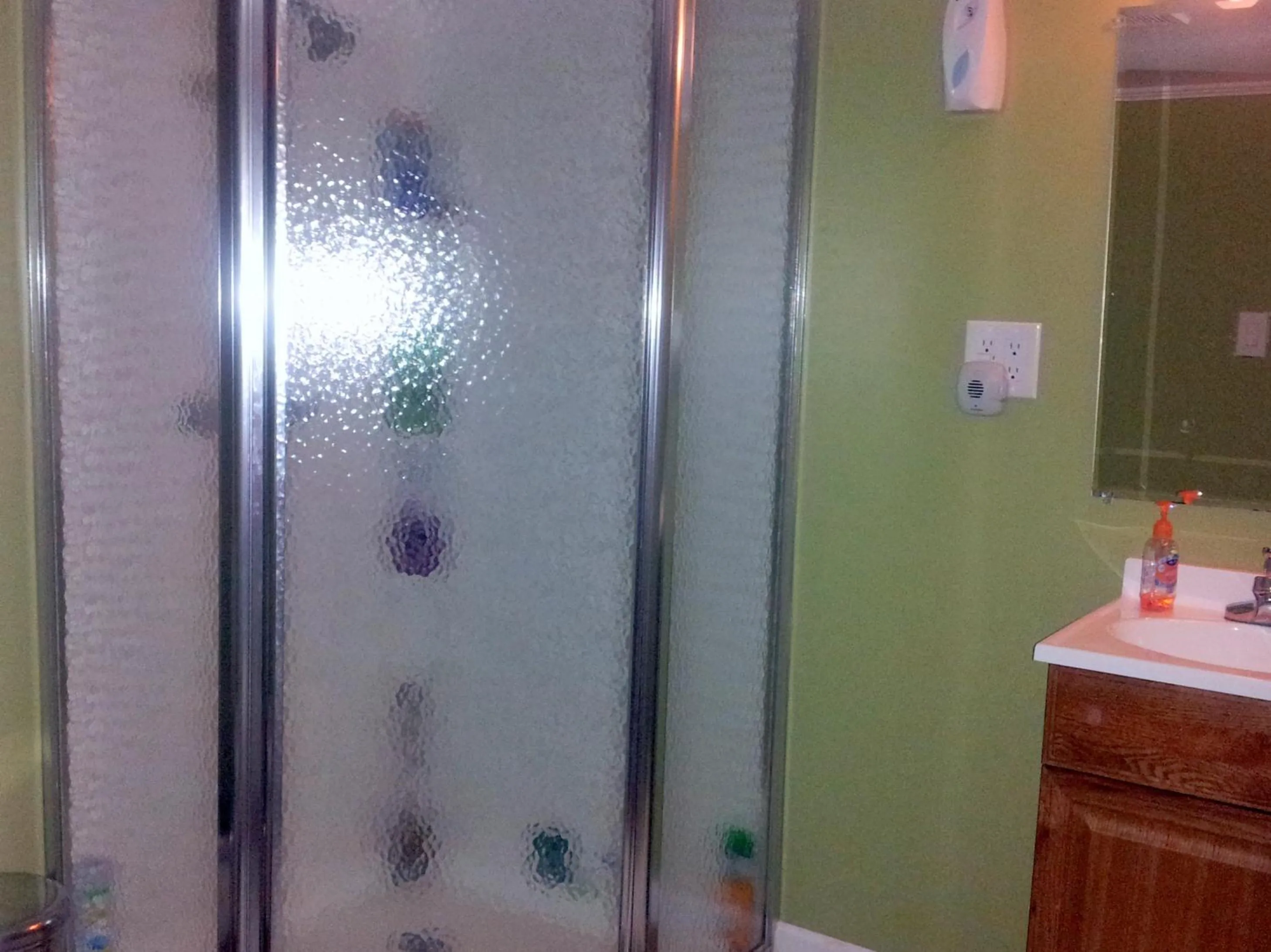 Bathroom in The Wayfaring Buckeye Hostel