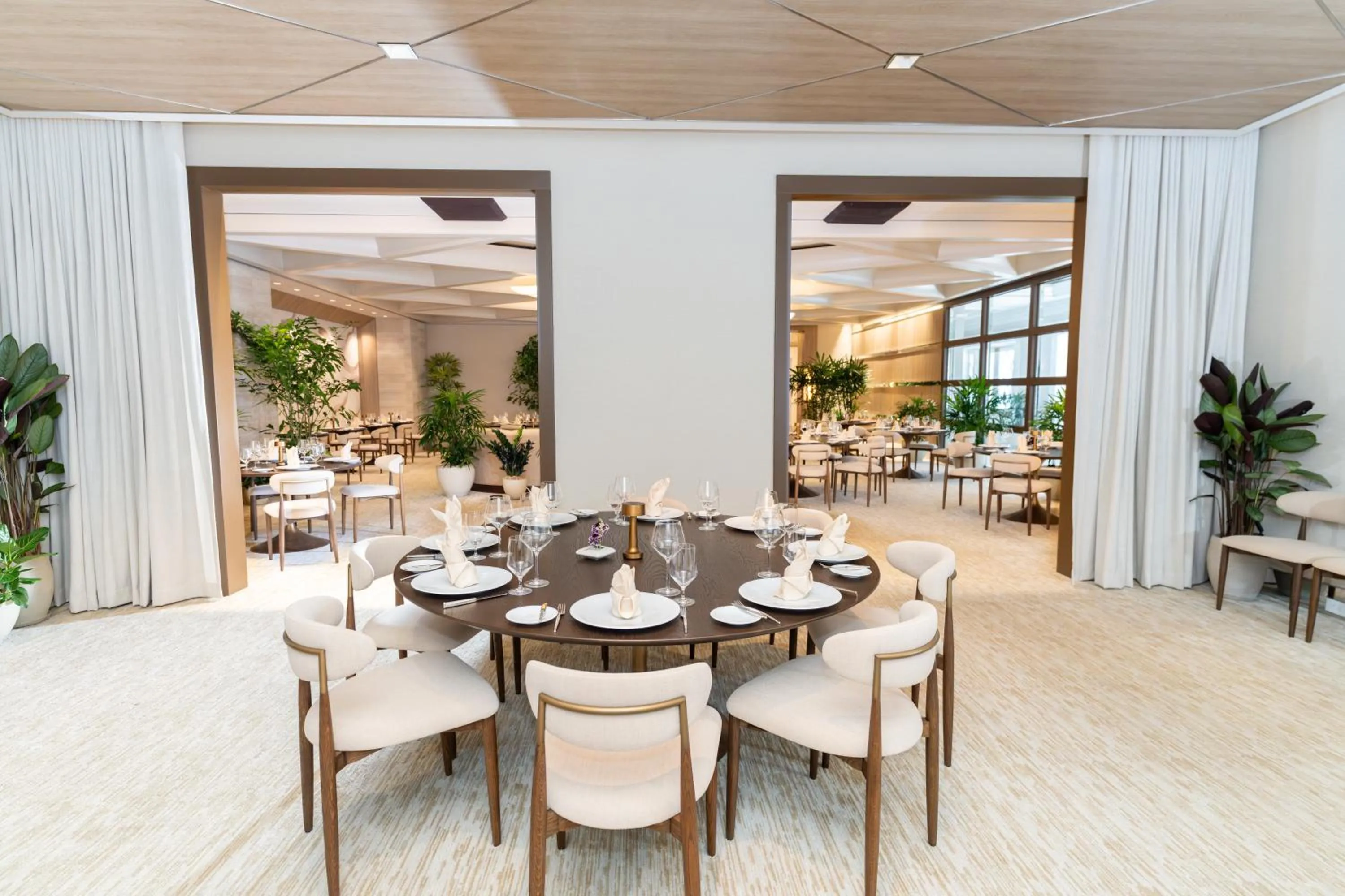 Restaurant/places to eat in Eau Resort & Spa