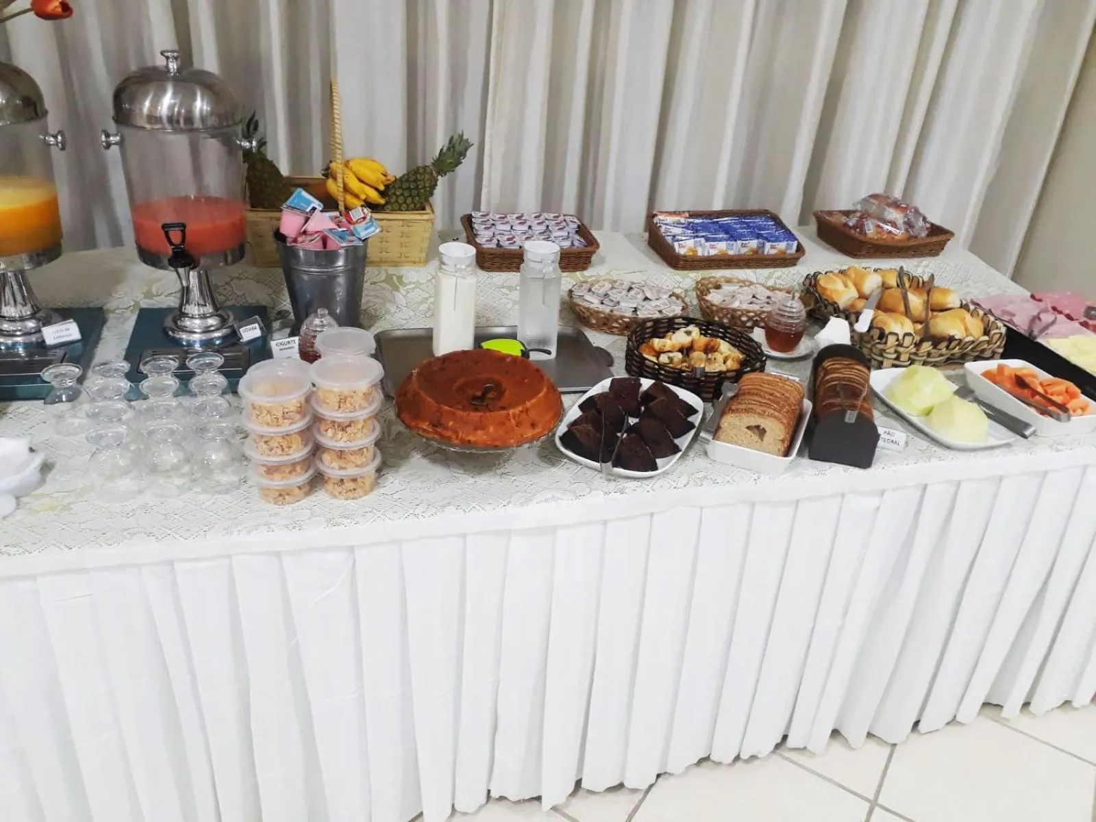 Restaurant/places to eat in Hotel Ipanema Inn Higienópolis