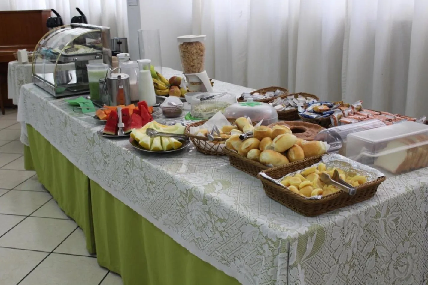 Breakfast in Hotel Ipanema Inn Higienópolis