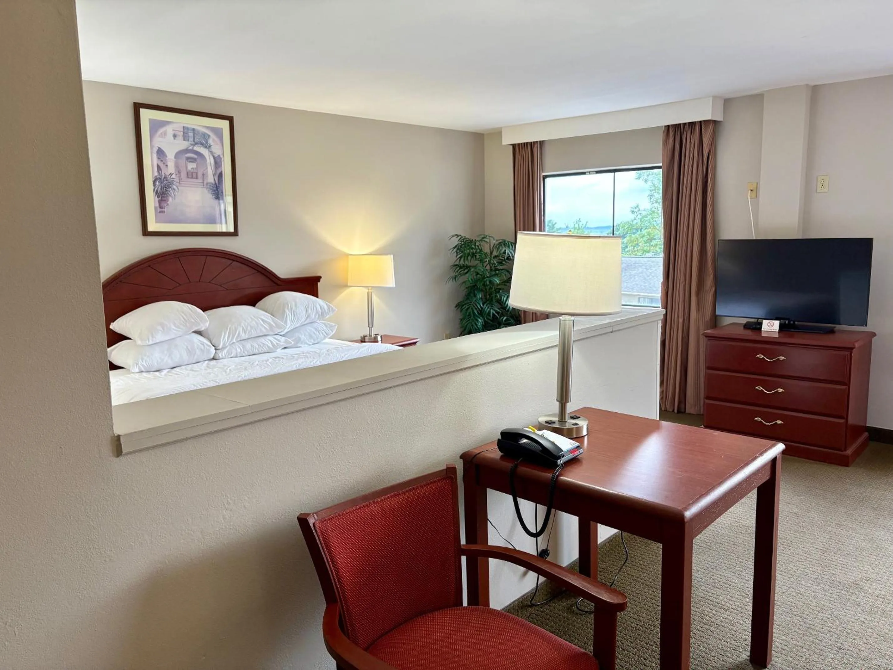 Property building, Bed in Days Inn & Suites by Wyndham Laurel Near Fort Meade