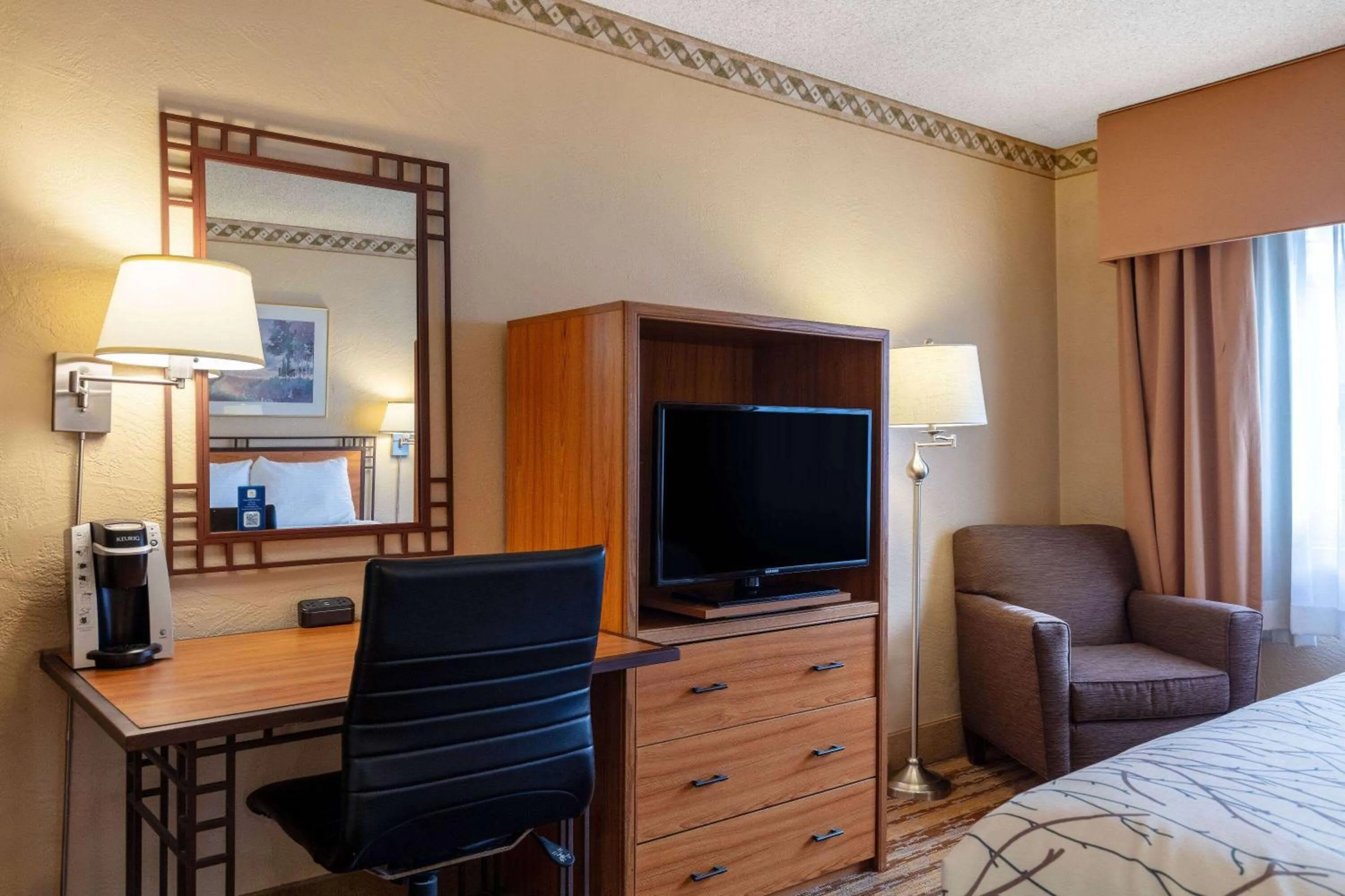 Bed in Travelodge by Wyndham Seattle By The Space Needle