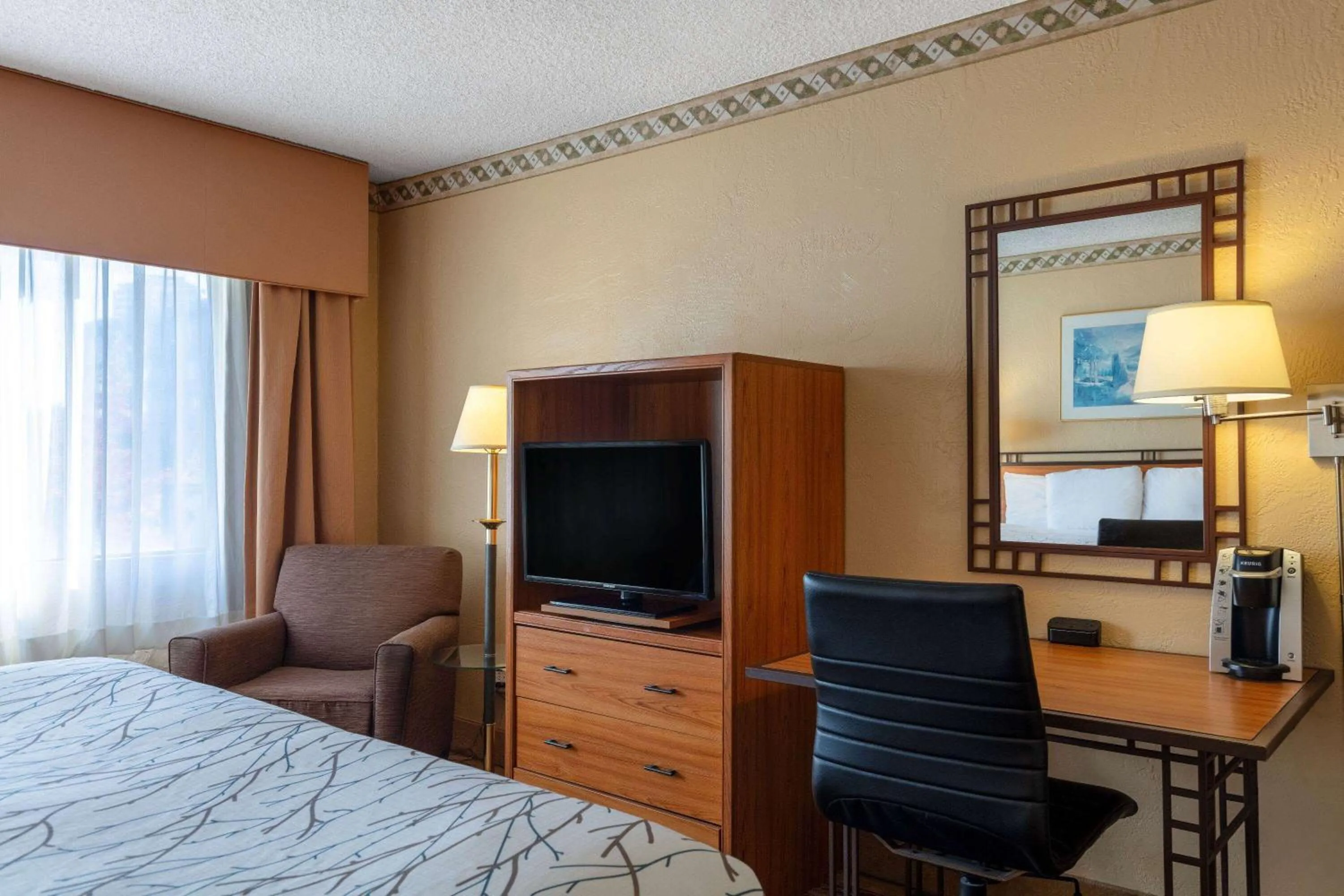 Bed in Travelodge by Wyndham Seattle By The Space Needle