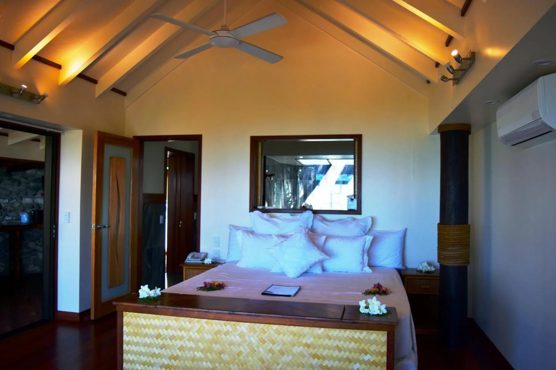 Bedroom, Bed in Tamanu Beach