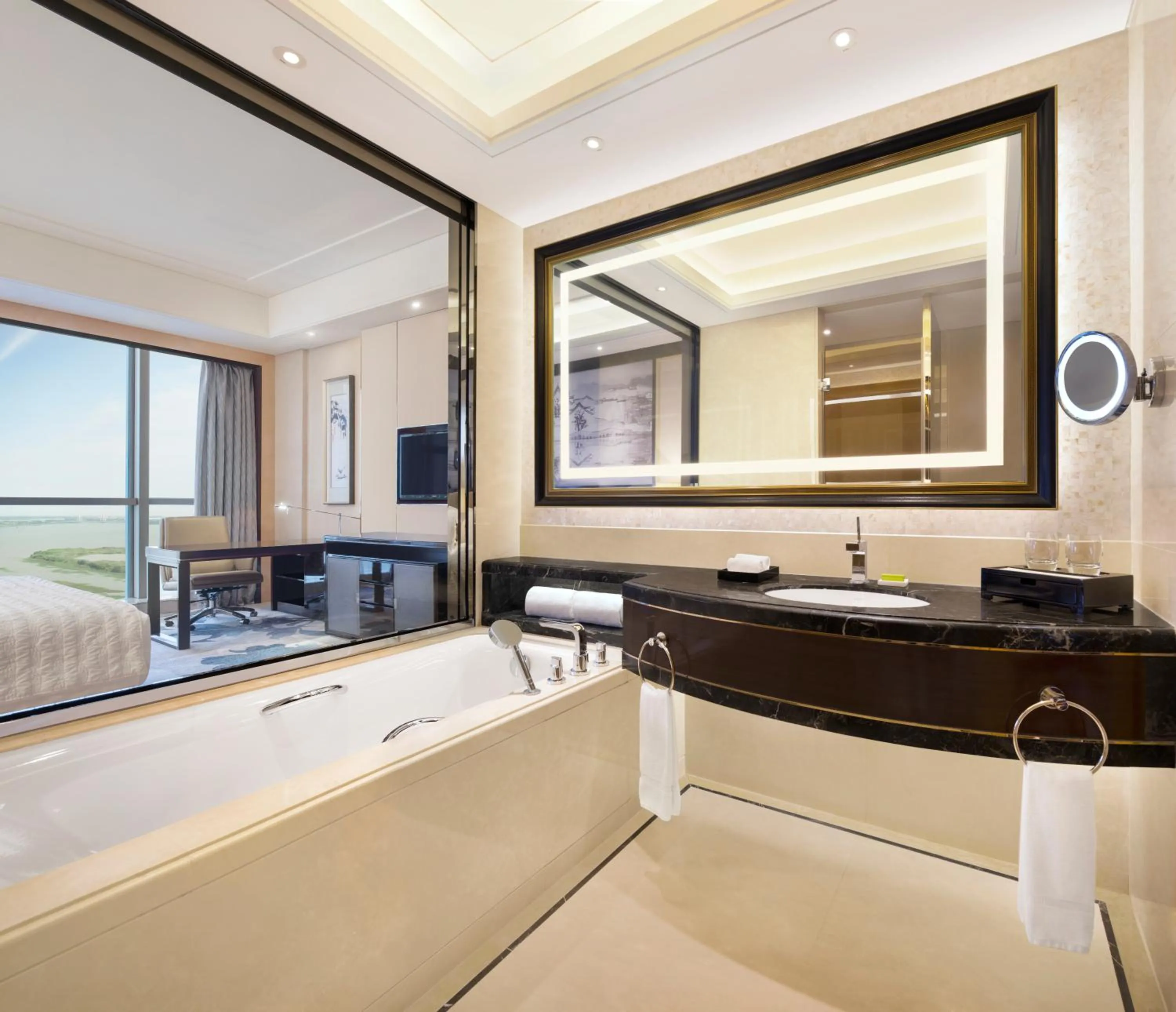 Bathroom, Bed in Le Meridien Yixing Hotel