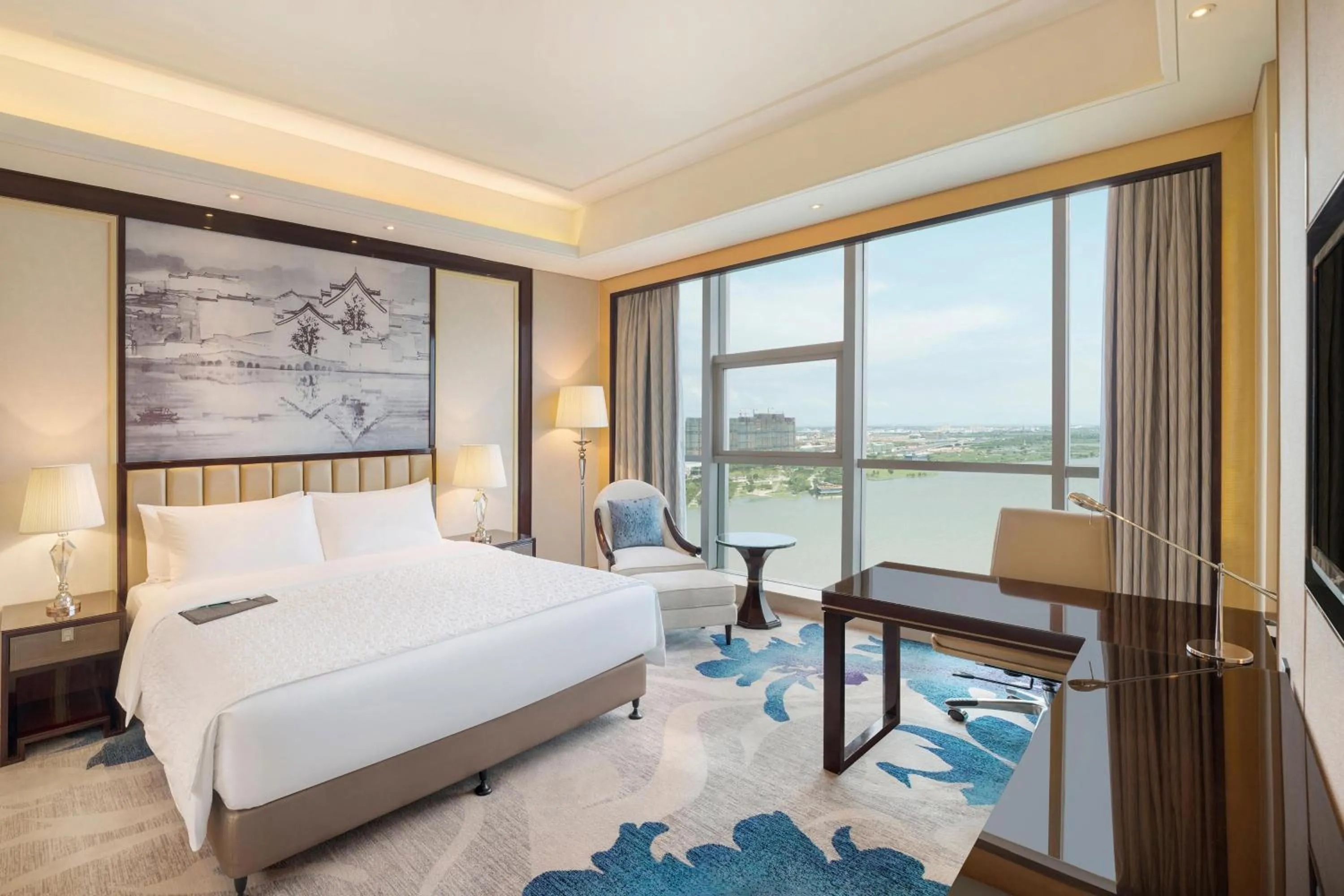 Photo of the whole room, Bed in Le Meridien Yixing Hotel