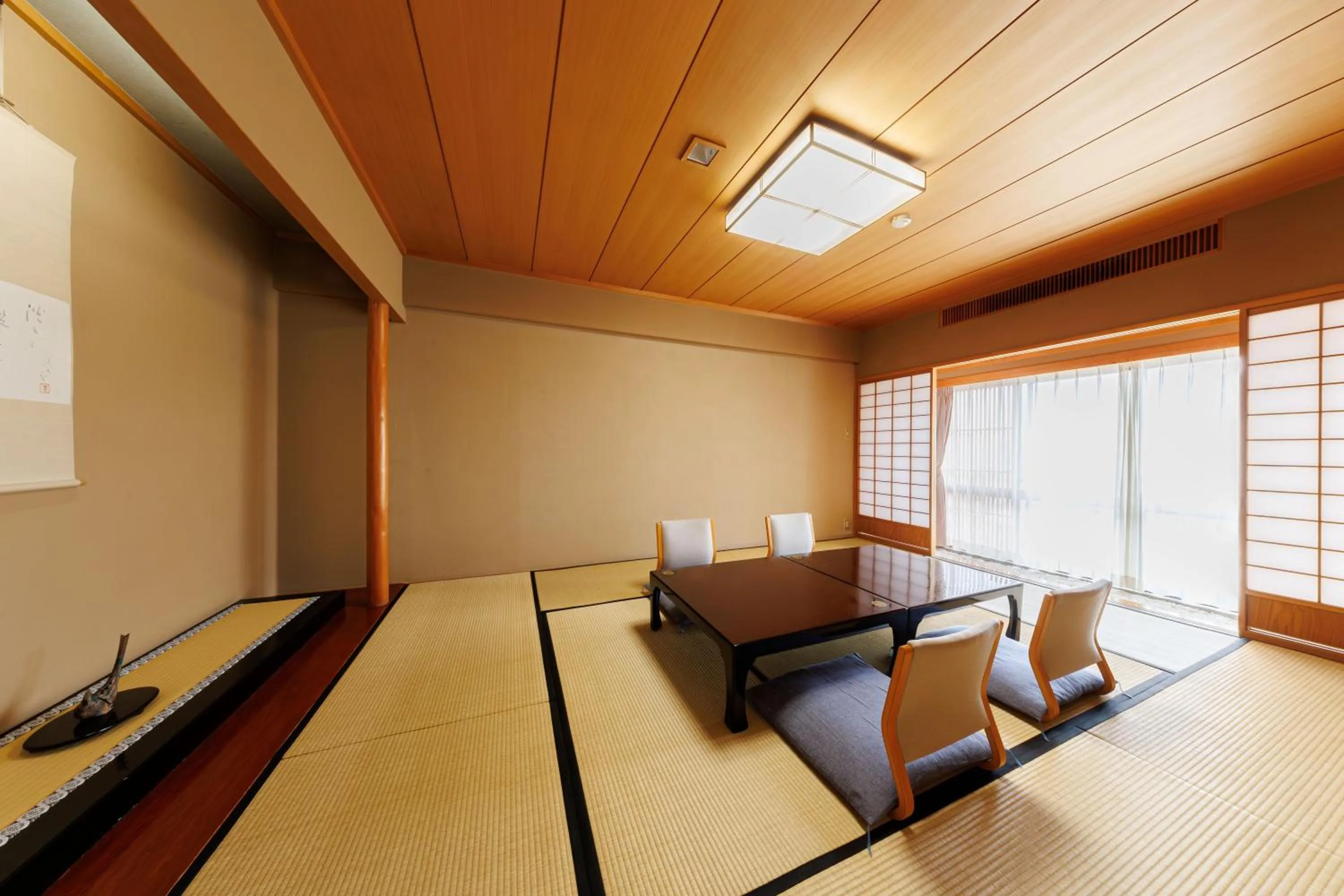 Photo of the whole room in Yorozuya