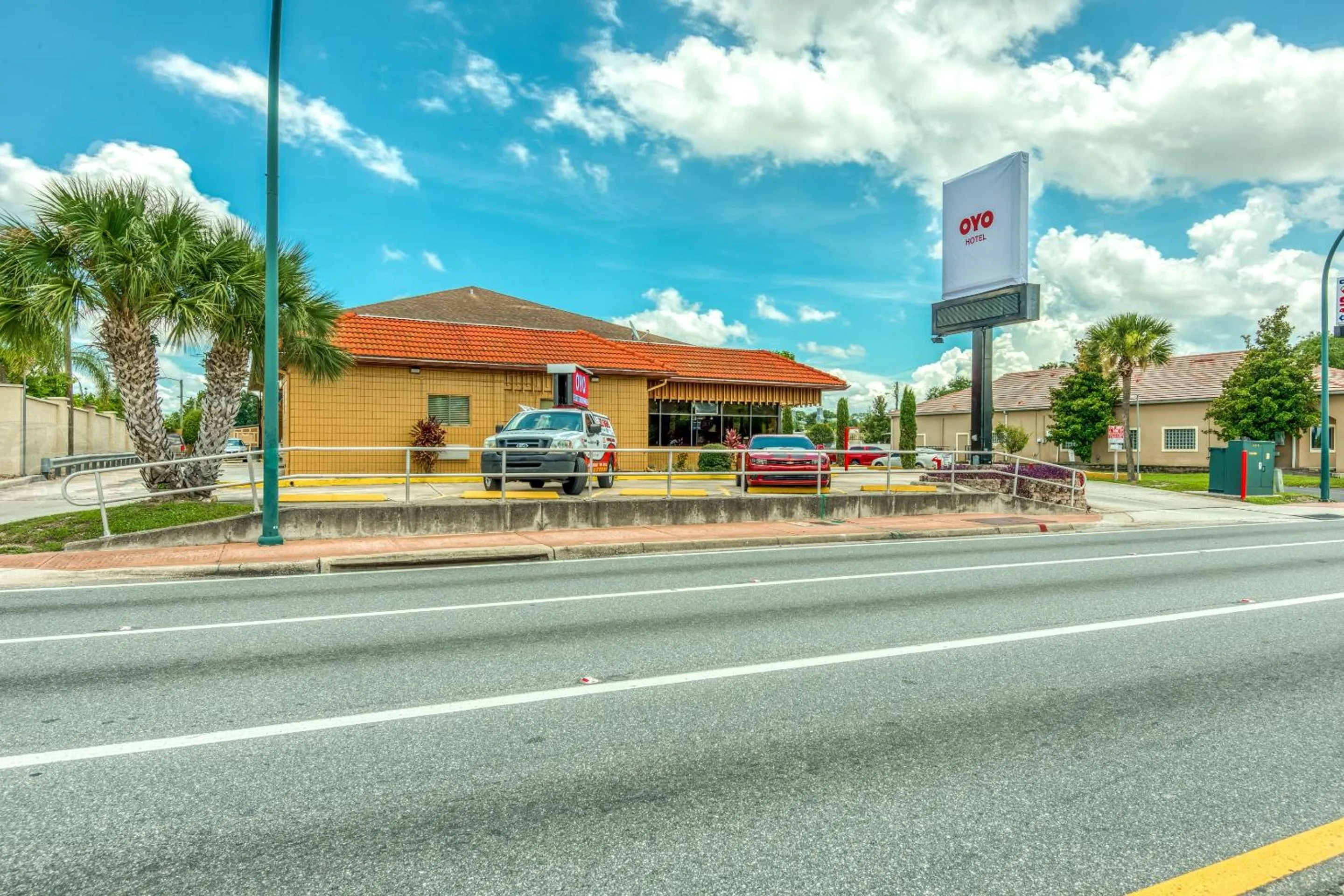 Facade/entrance in Hotel Belair Orlando Near Florida Mall