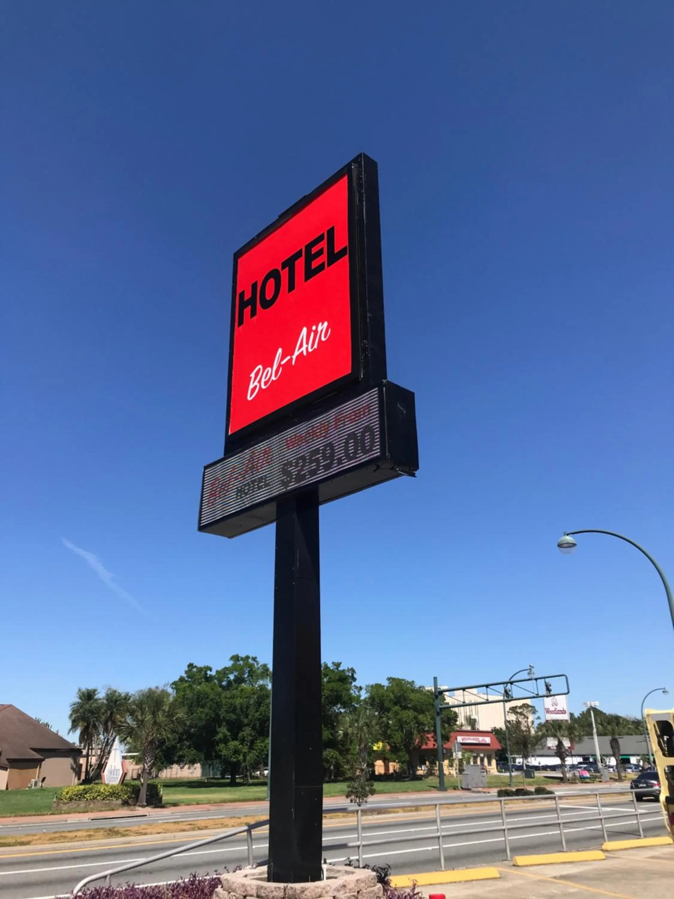 Facade/entrance in Hotel Belair Orlando Near Florida Mall