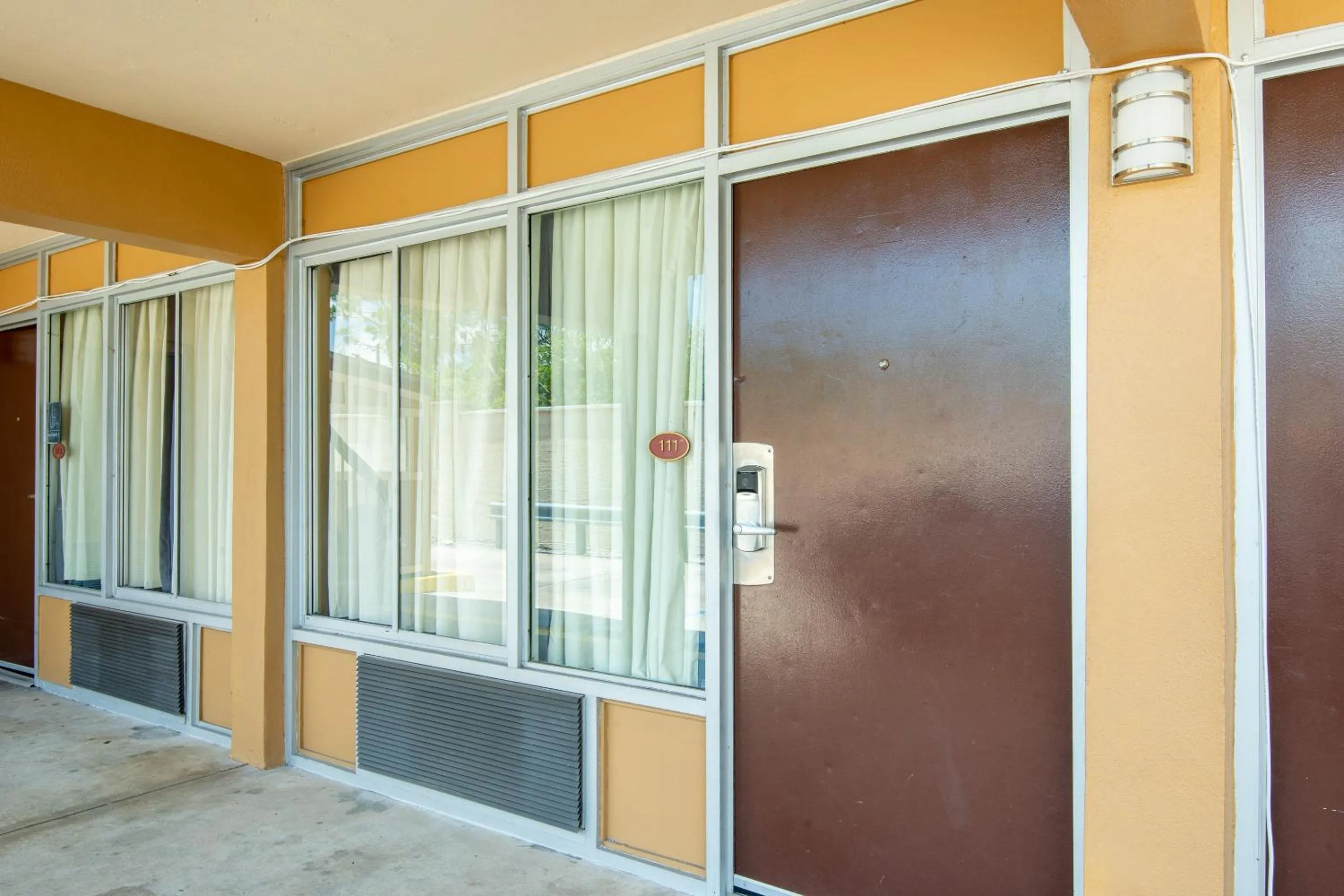 Facade/entrance in Hotel Belair Orlando Near Florida Mall