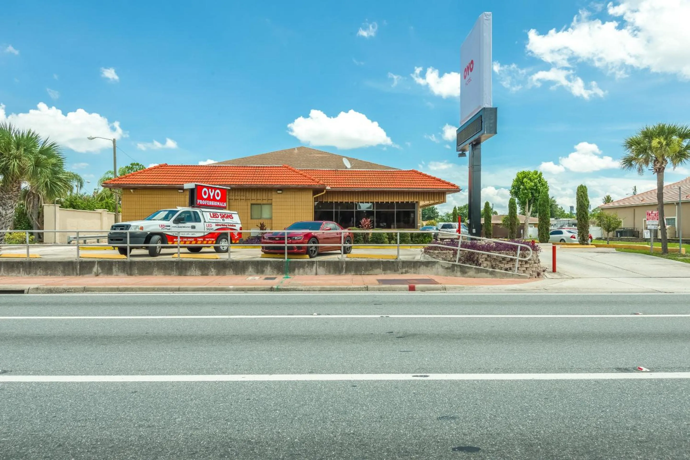 Facade/entrance in Hotel Belair Orlando Near Florida Mall