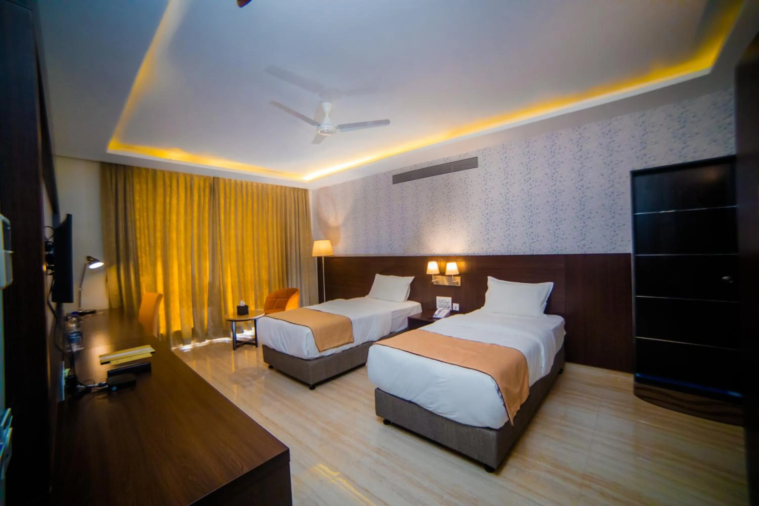 Bed in Fortune Plaza Hotel