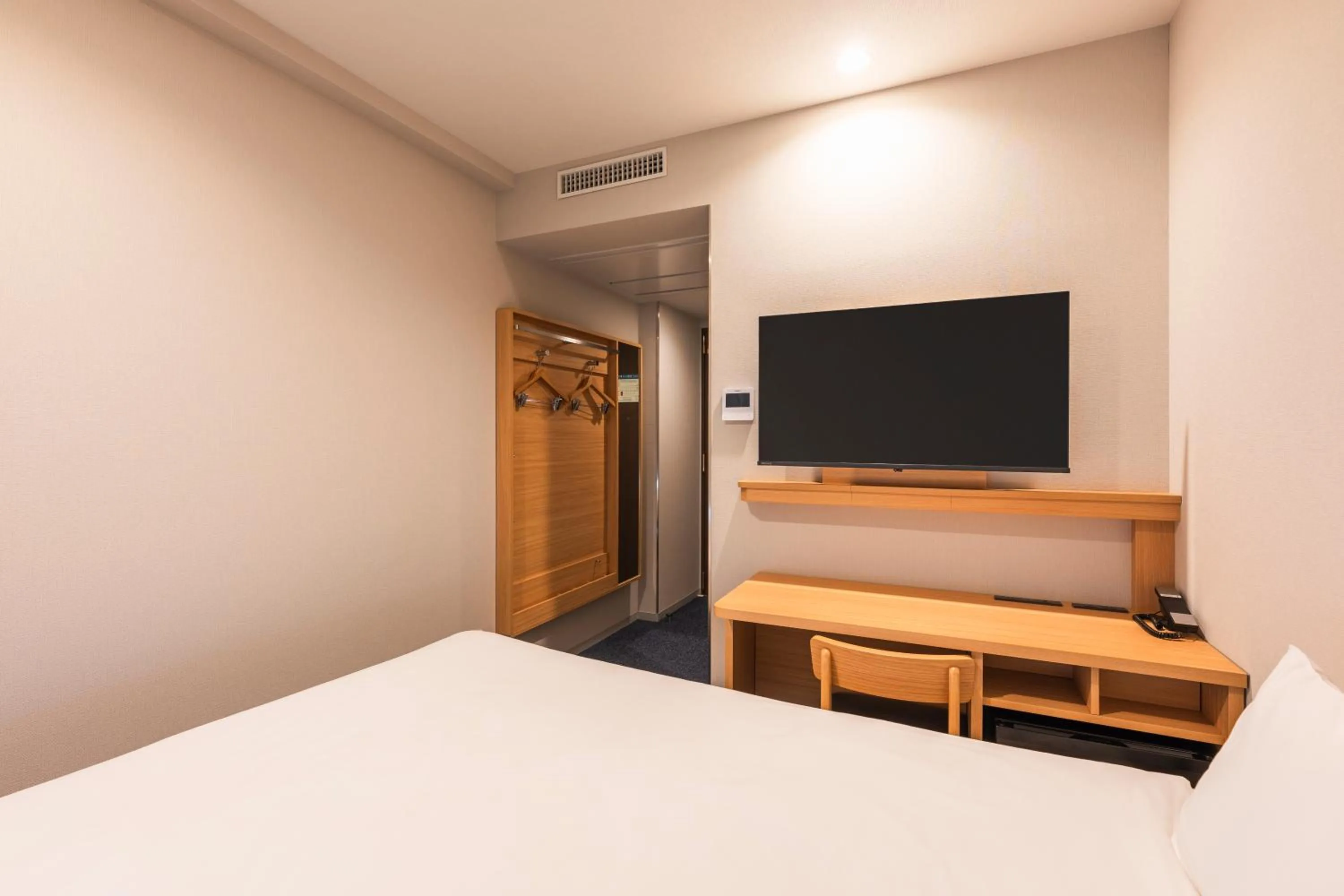 Photo of the whole room, Bed in Sotetsu Fresa Inn Fujisawa Shonandai