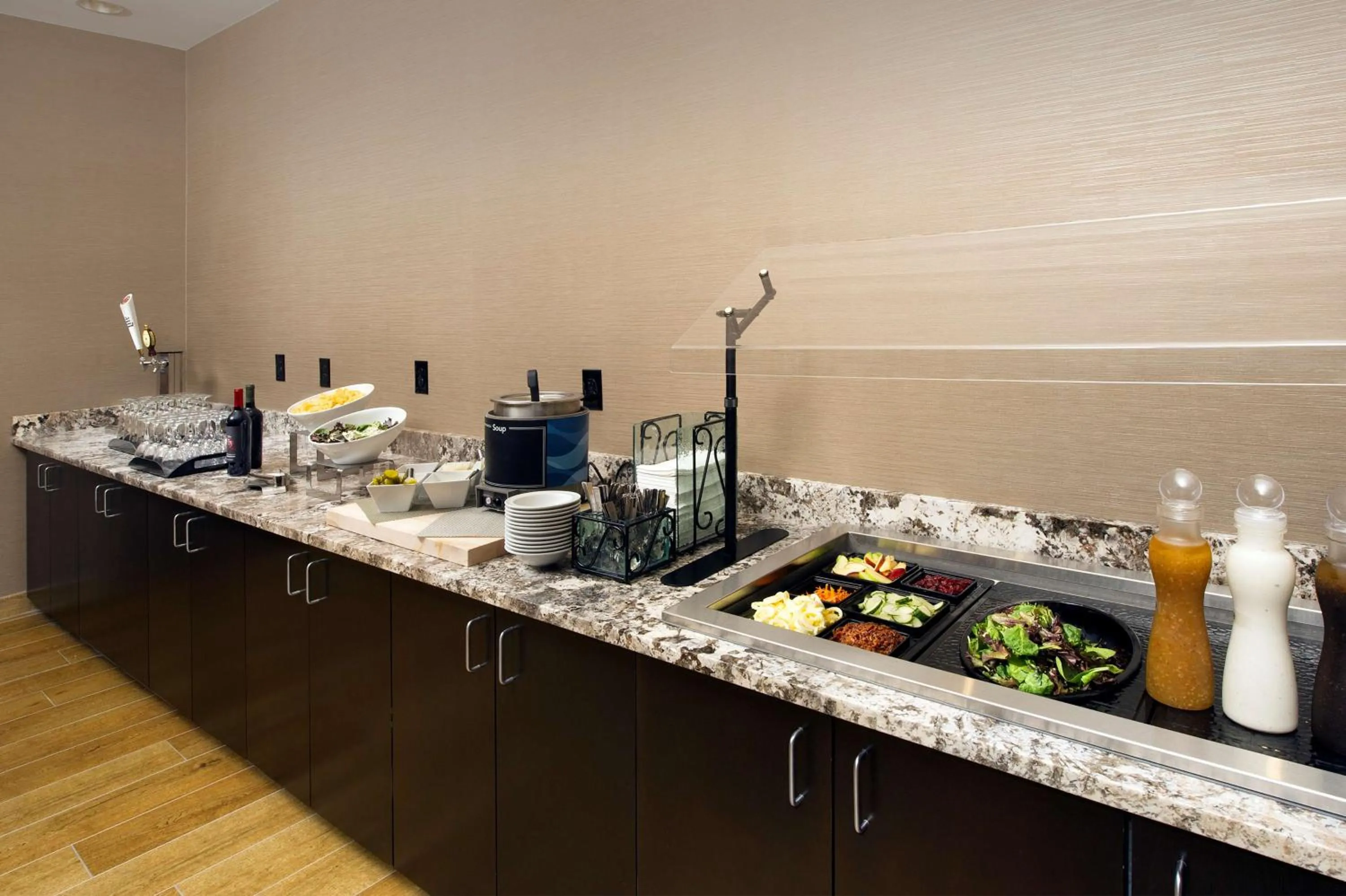 Food and drinks in Homewood Suites by Hilton Washington DC NoMa Union Station