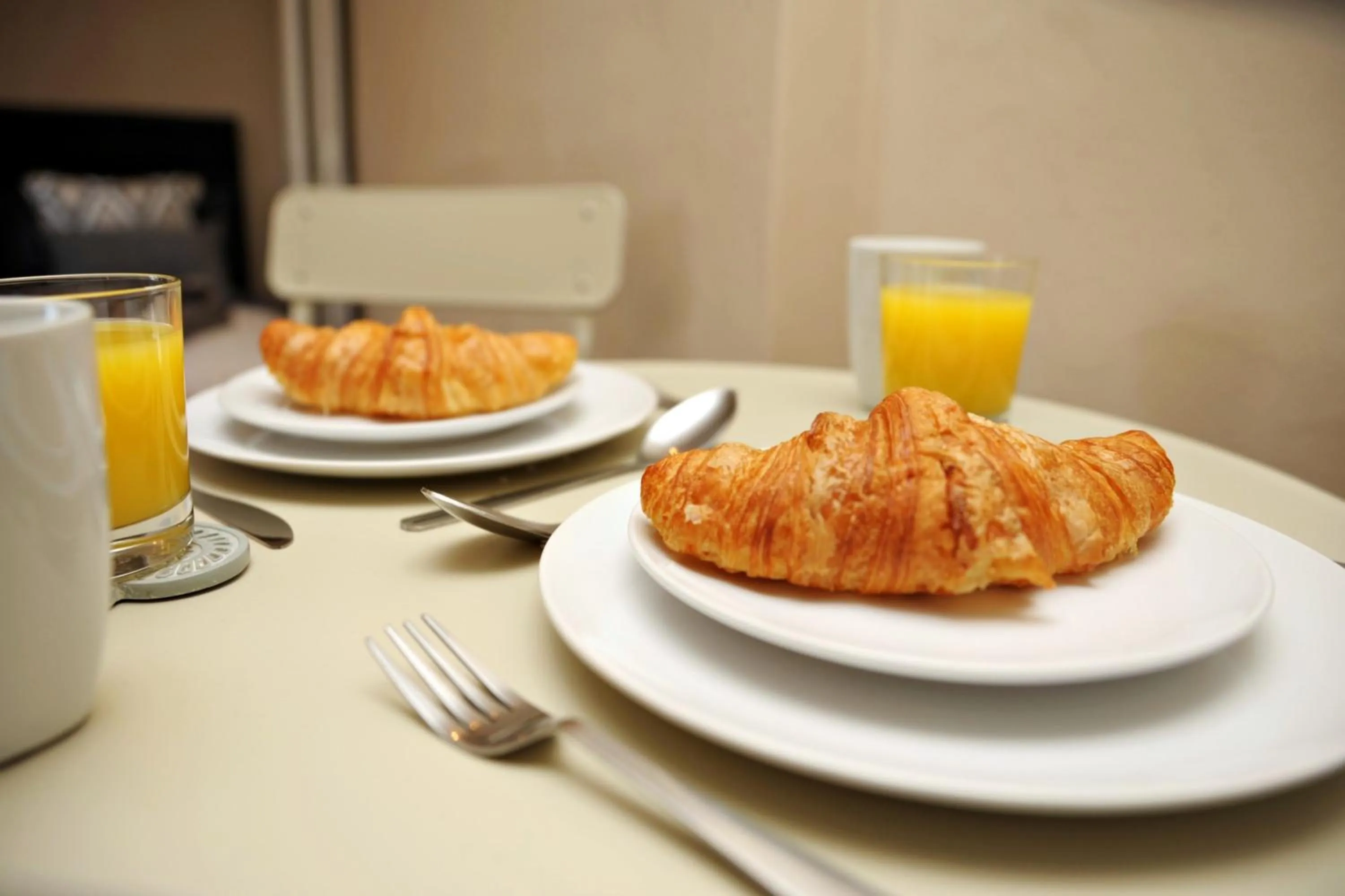 Breakfast in Apartment Bournemouth centre close to beach