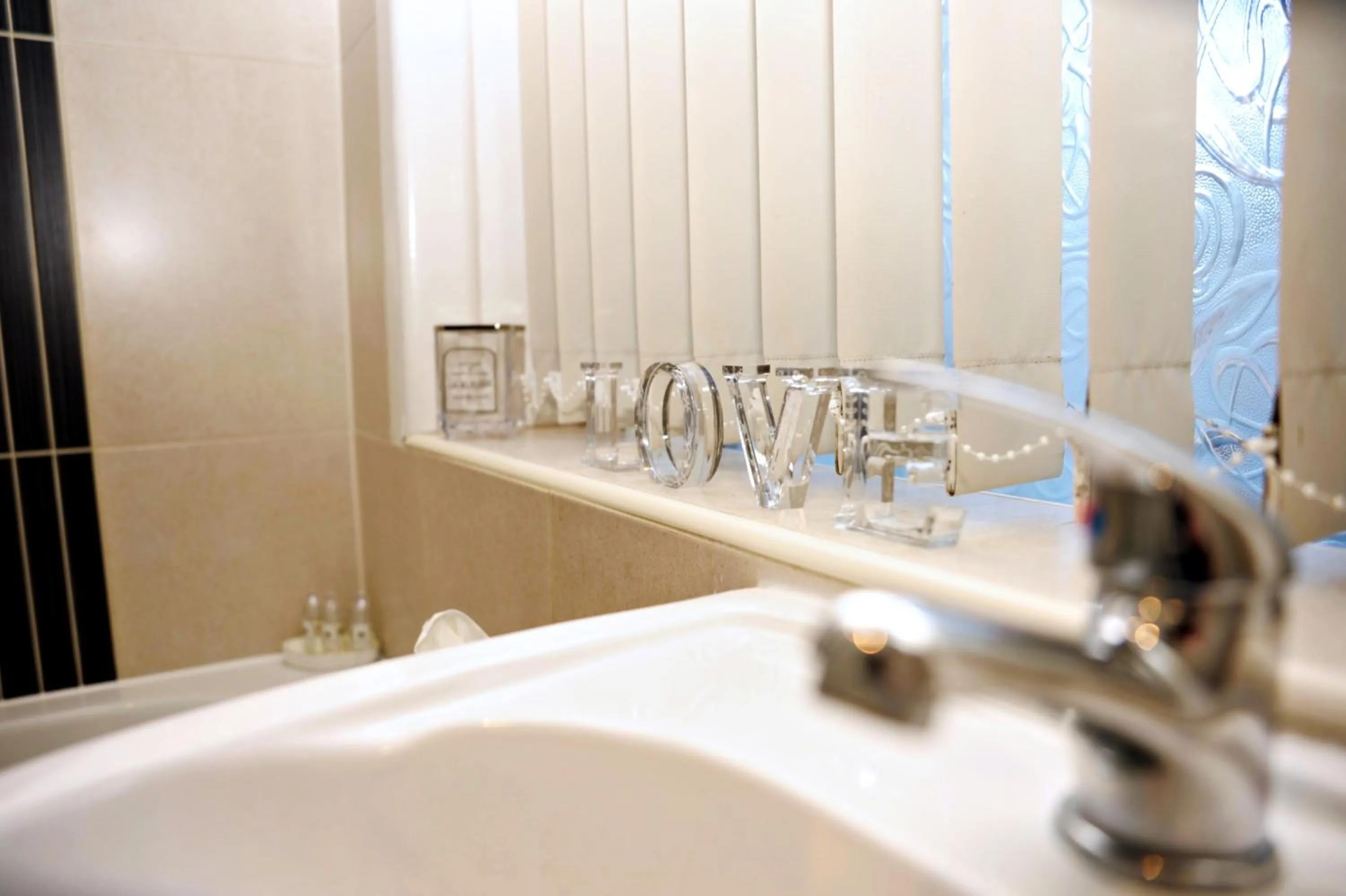 Bathroom in Apartment Bournemouth centre close to beach