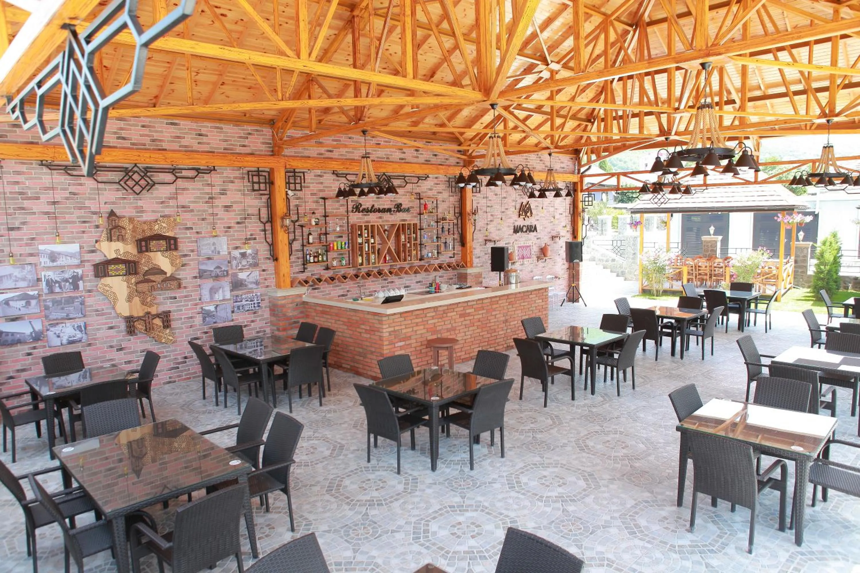 Restaurant/places to eat in Macara Sheki City Hotel