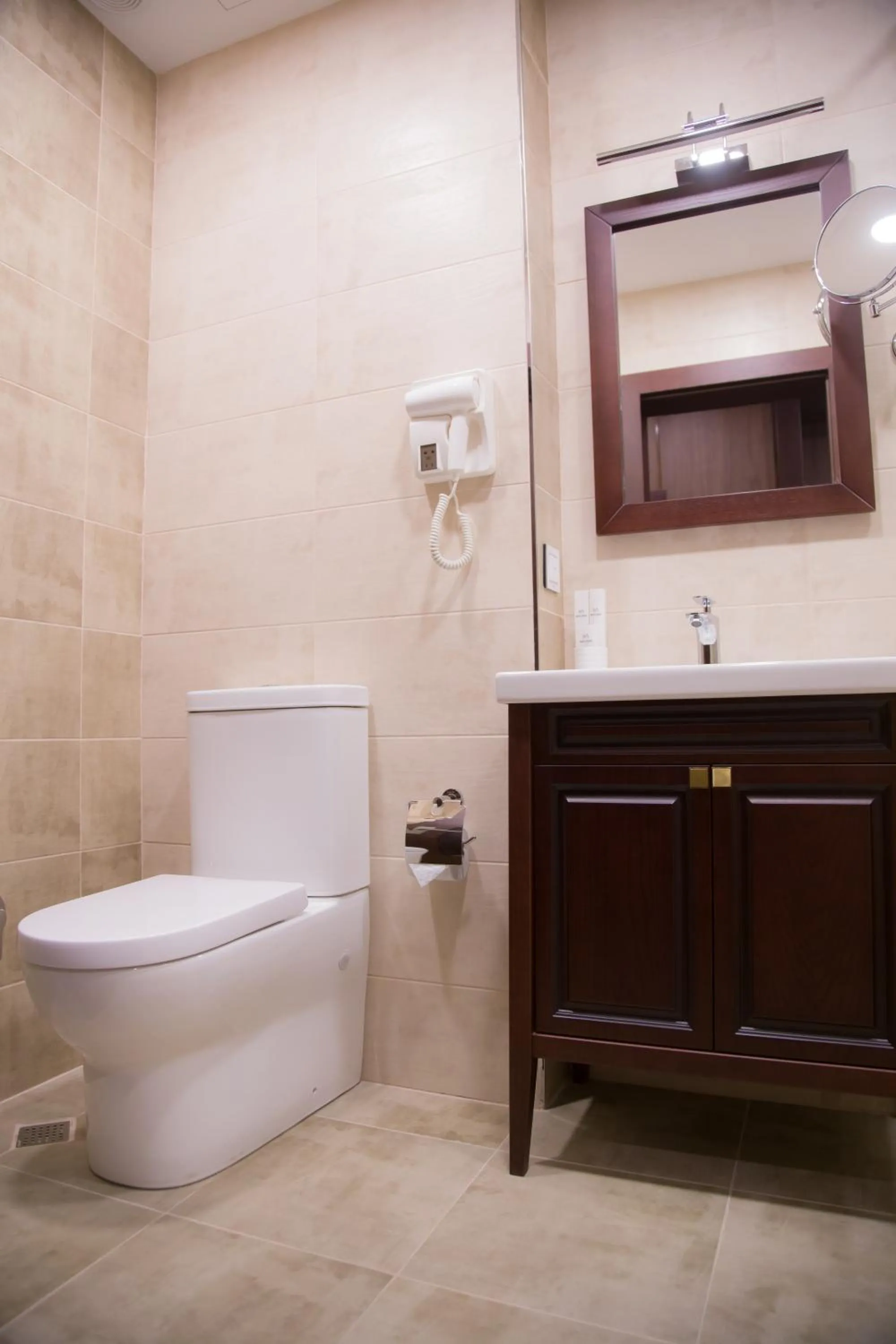 Toilet in Macara Sheki City Hotel