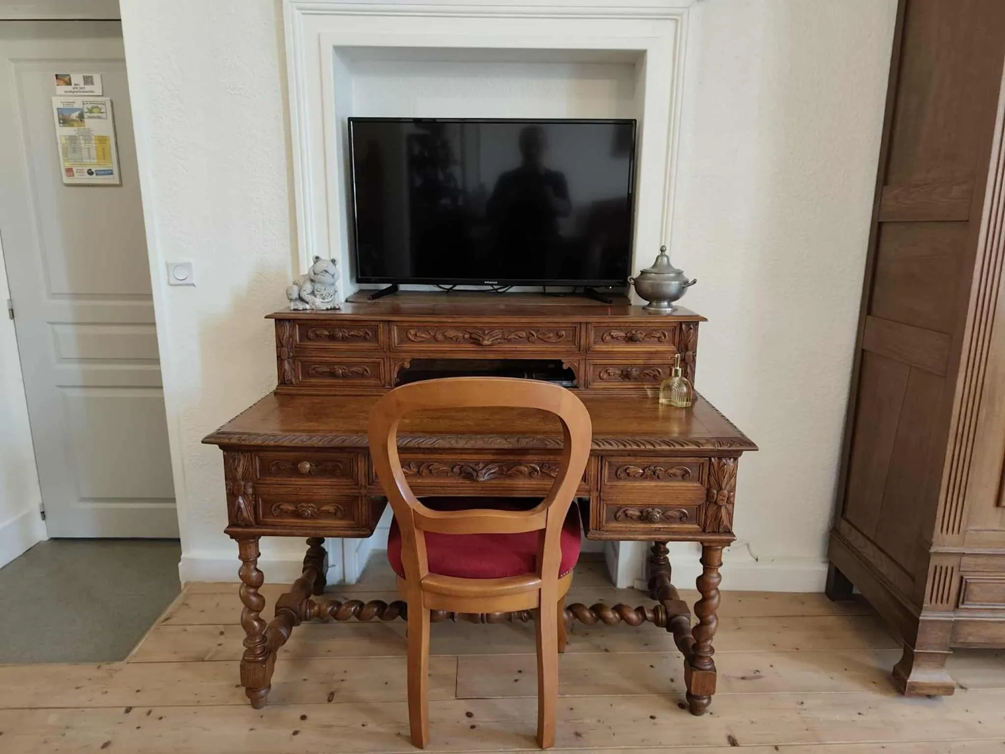 Bedroom in A la Grenouille du Jura - Chambres d'Hôtes de Charme Oyonnax Nantua