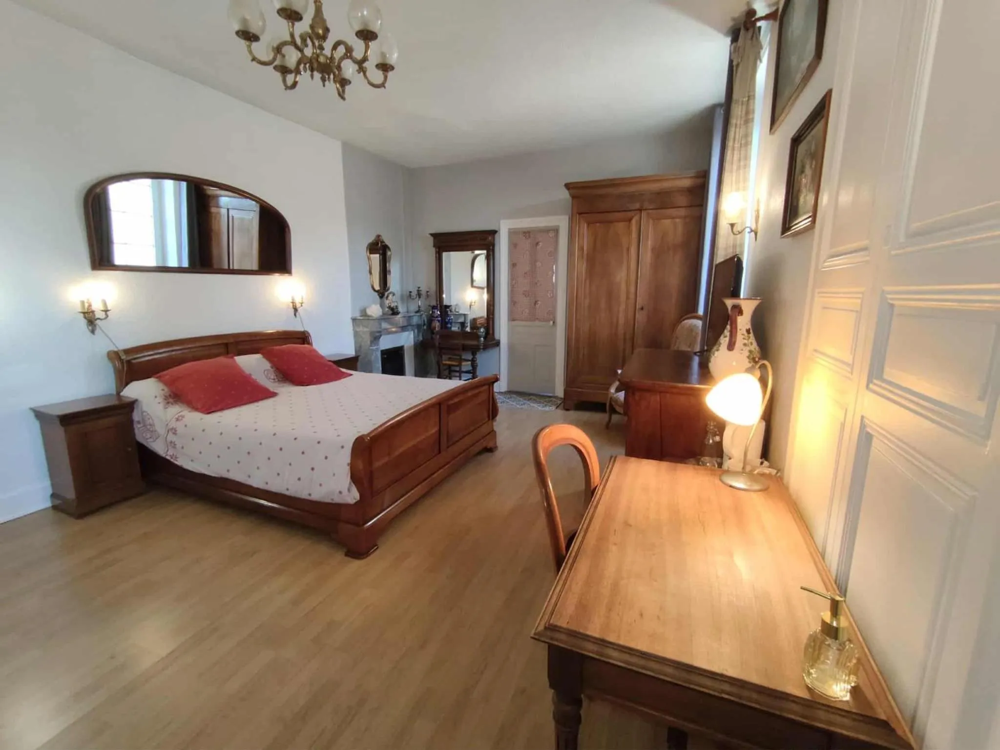 Bedroom, Bed in A la Grenouille du Jura - Chambres d'Hôtes de Charme Oyonnax Nantua