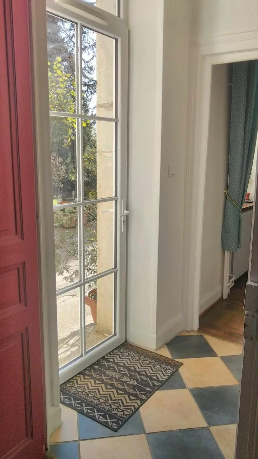 Lobby or reception in A la Grenouille du Jura - Chambres d'Hôtes de Charme Oyonnax Nantua