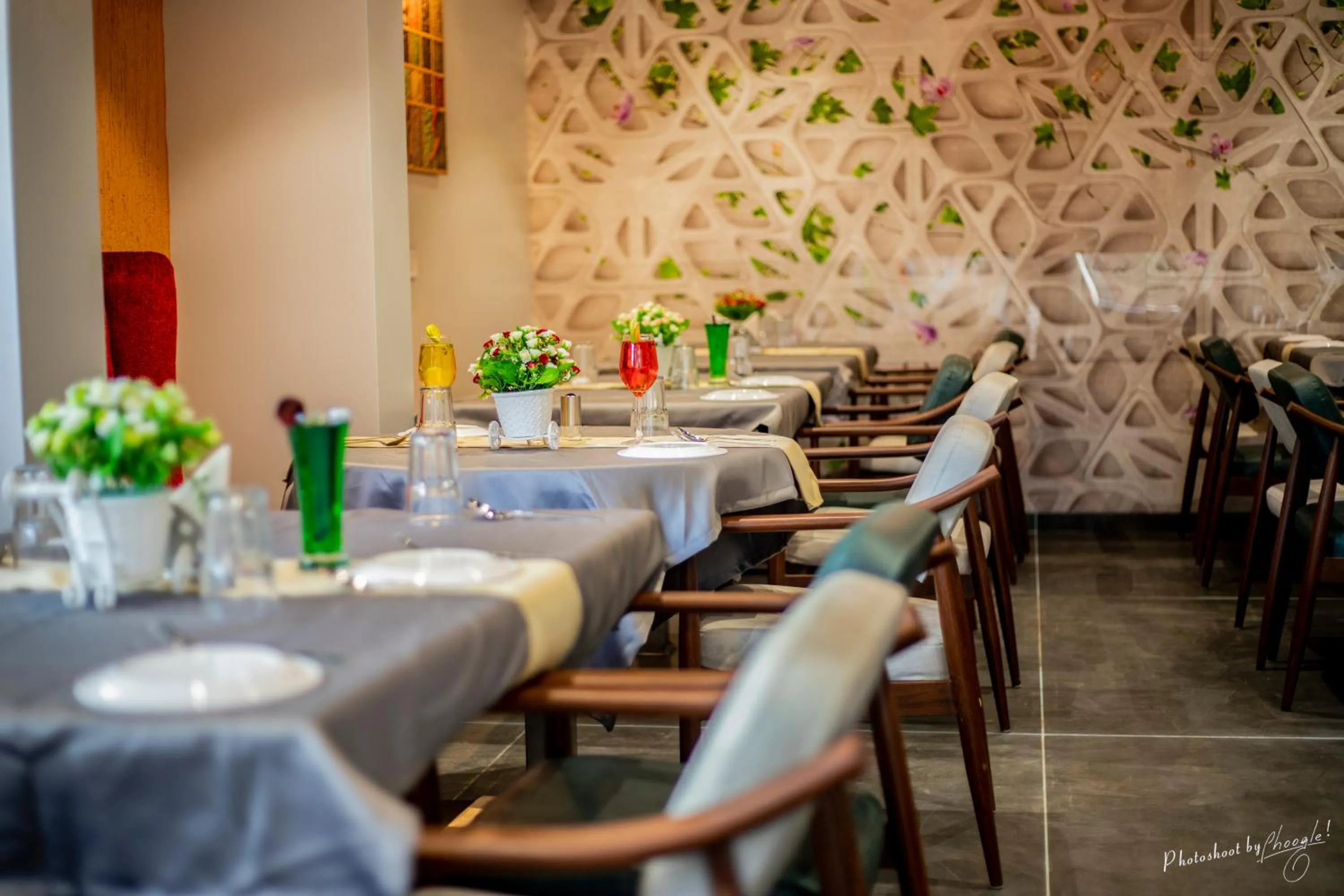 Restaurant/places to eat in Hotel Prabha Palace