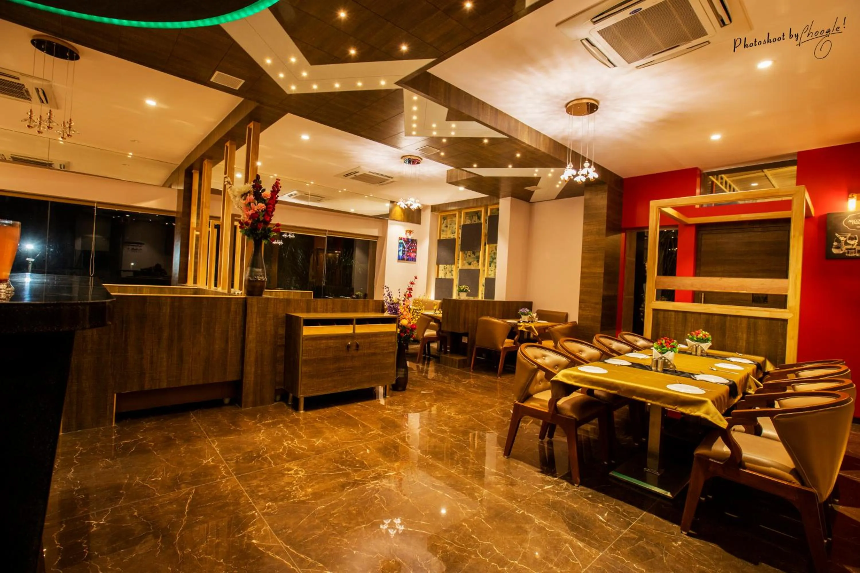 Restaurant/places to eat in Hotel Prabha Palace