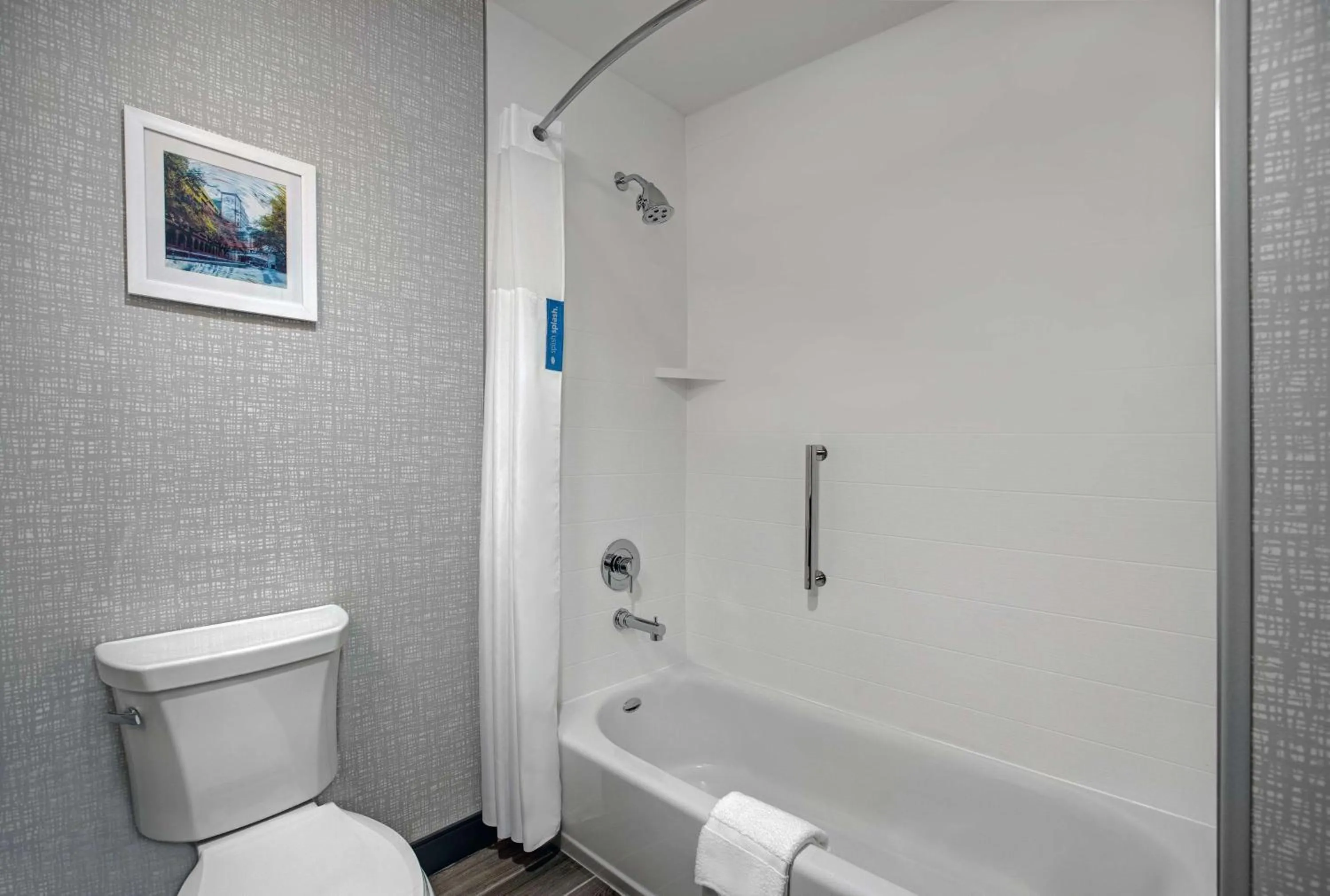 Bathroom in Hampton Inn & Suites Dallas - Farmers Branch