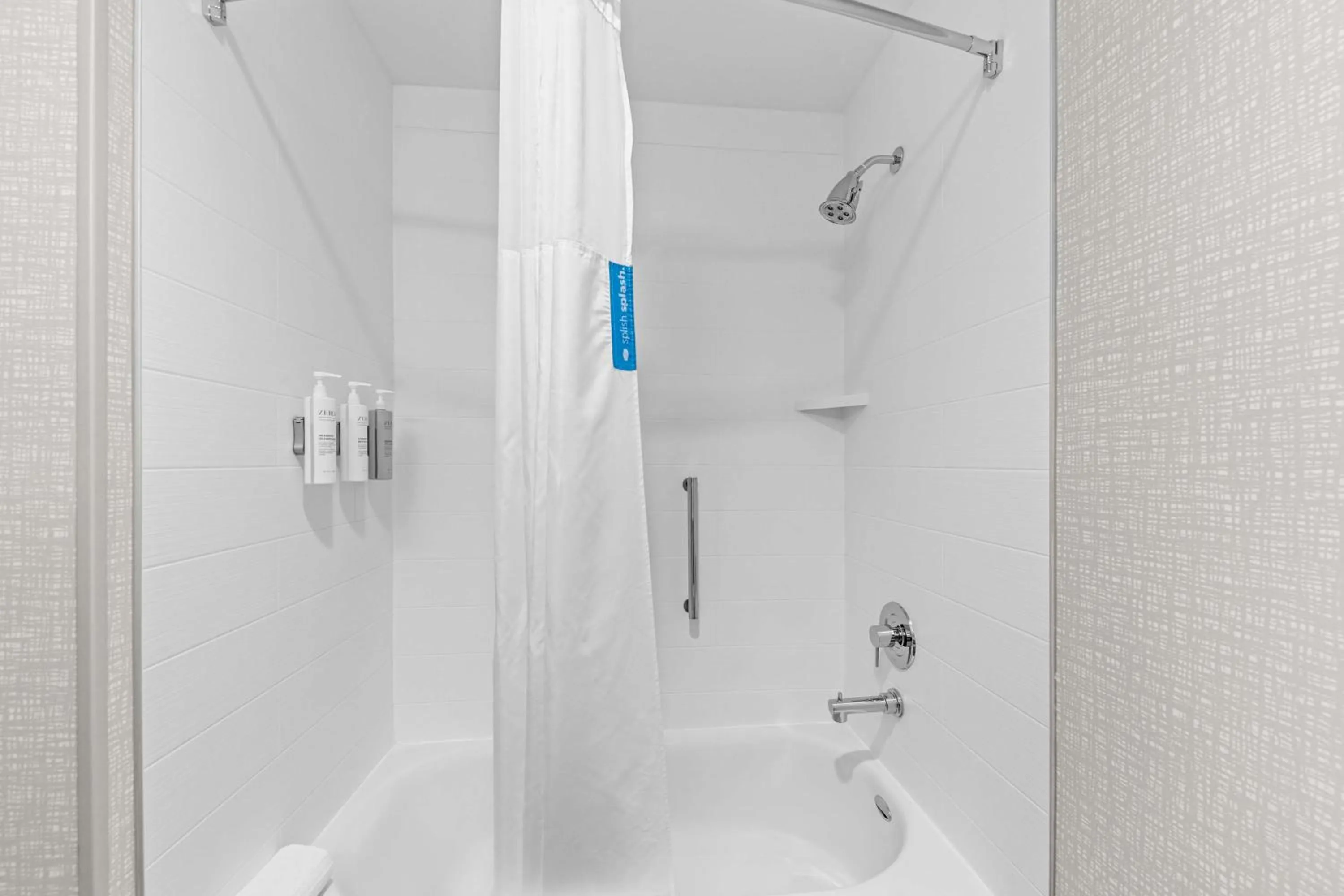 Bathroom in Hampton Inn & Suites Dallas - Farmers Branch