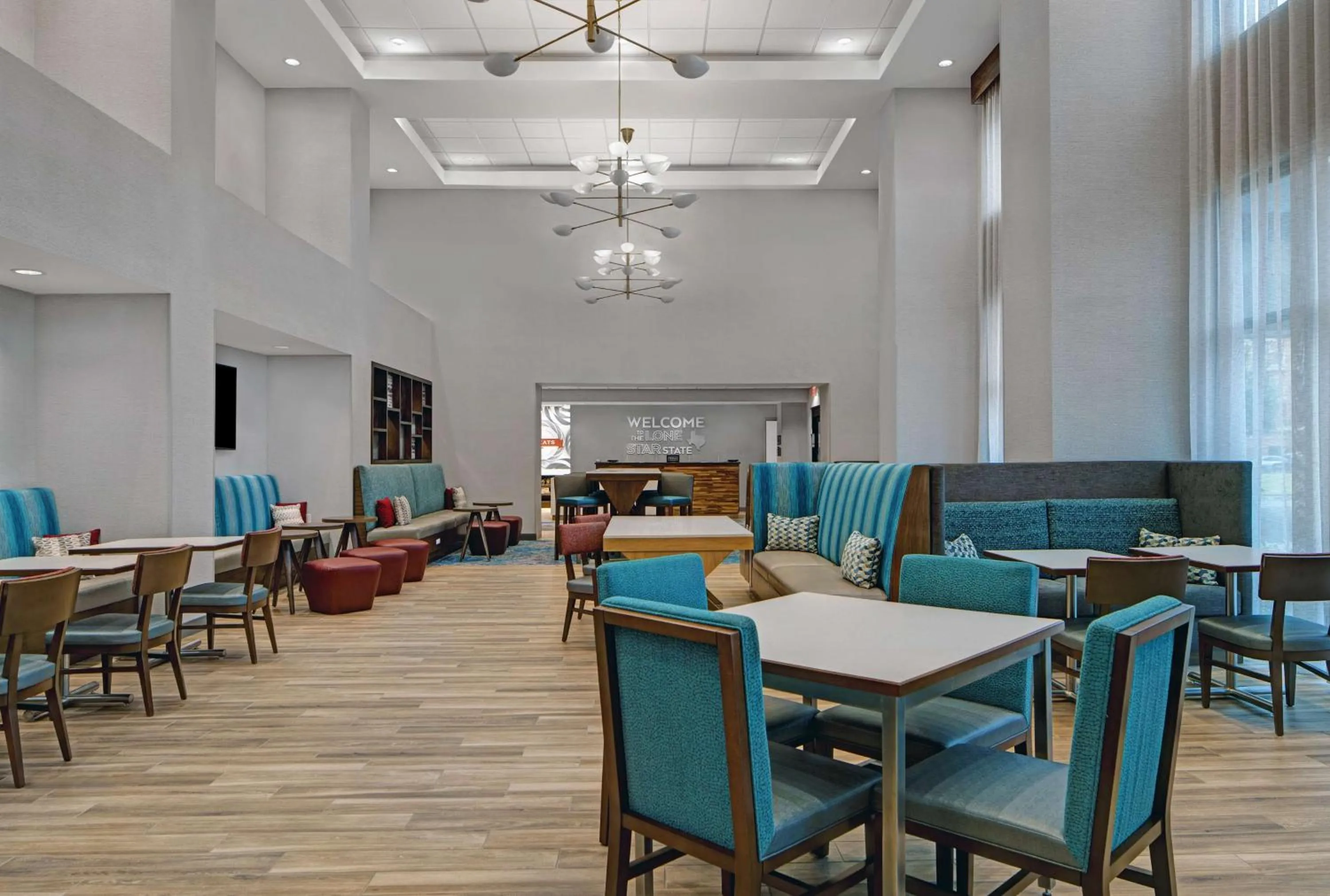 Lobby or reception in Hampton Inn & Suites Dallas - Farmers Branch