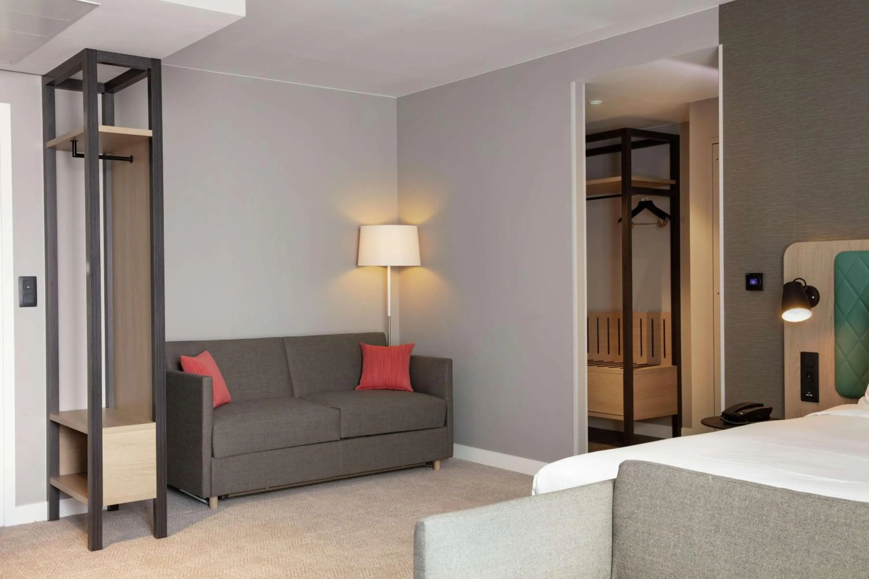 Living room, Bed in Hilton Garden Inn Paris Orly Airport