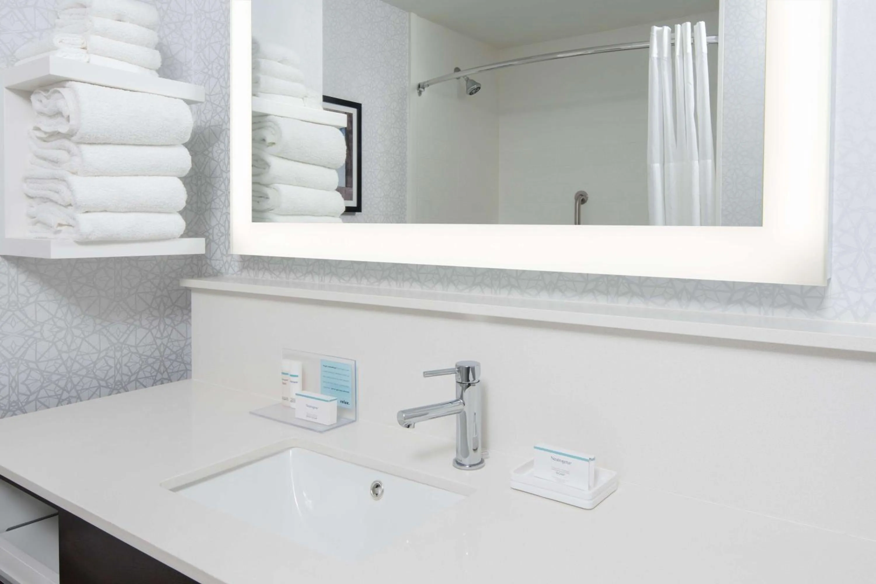 Bathroom in Hampton Inn & Suites Gilroy, Ca