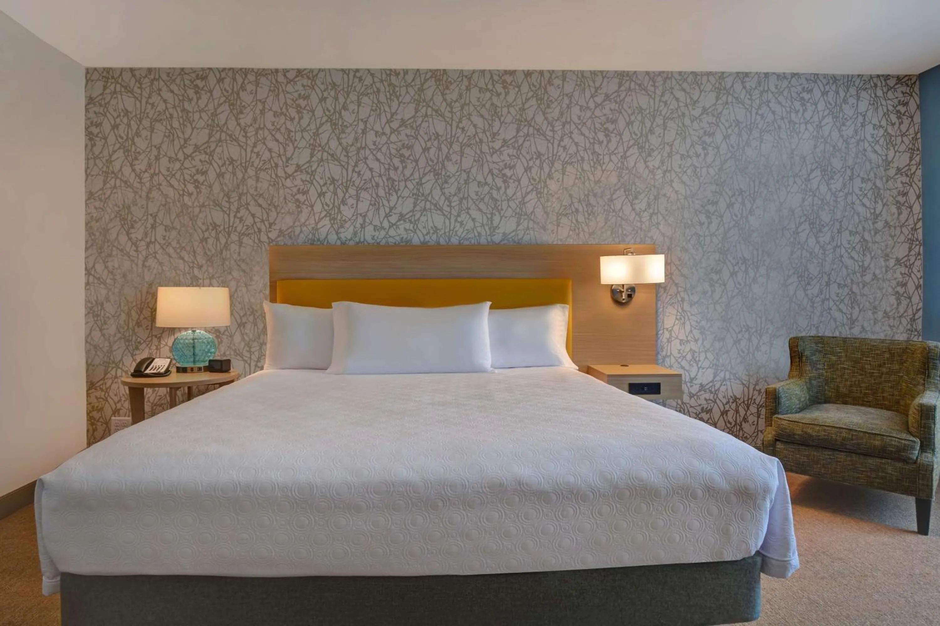 Bed in Home2 Suites by Hilton, Sarasota I-75 Bee Ridge, Fl