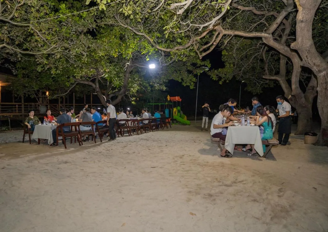 Evening entertainment in Peam Snea Resort