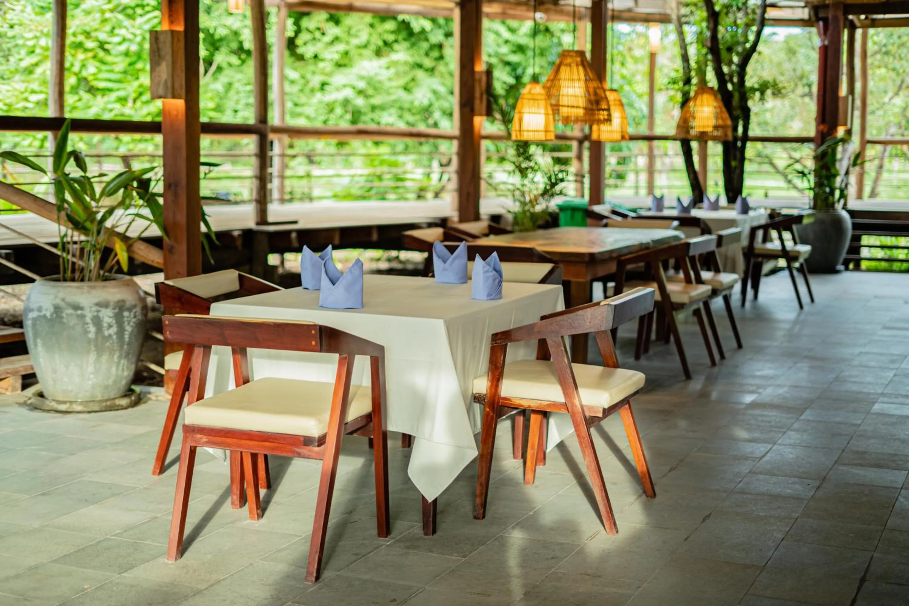 Restaurant/places to eat in Peam Snea Resort