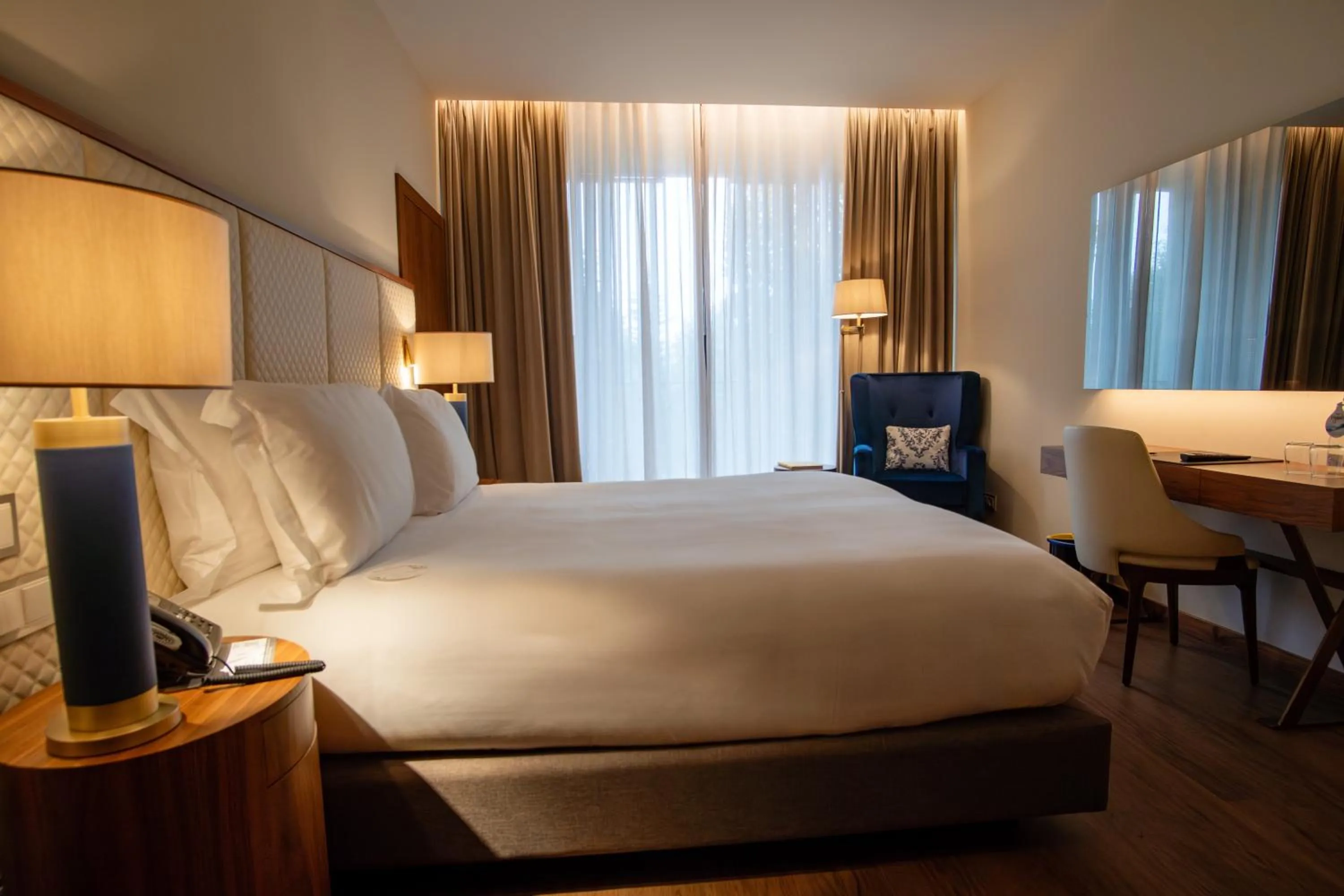 Bedroom, Bed in Boeira Garden Hotel Porto Gaia, Curio Collection by Hilton