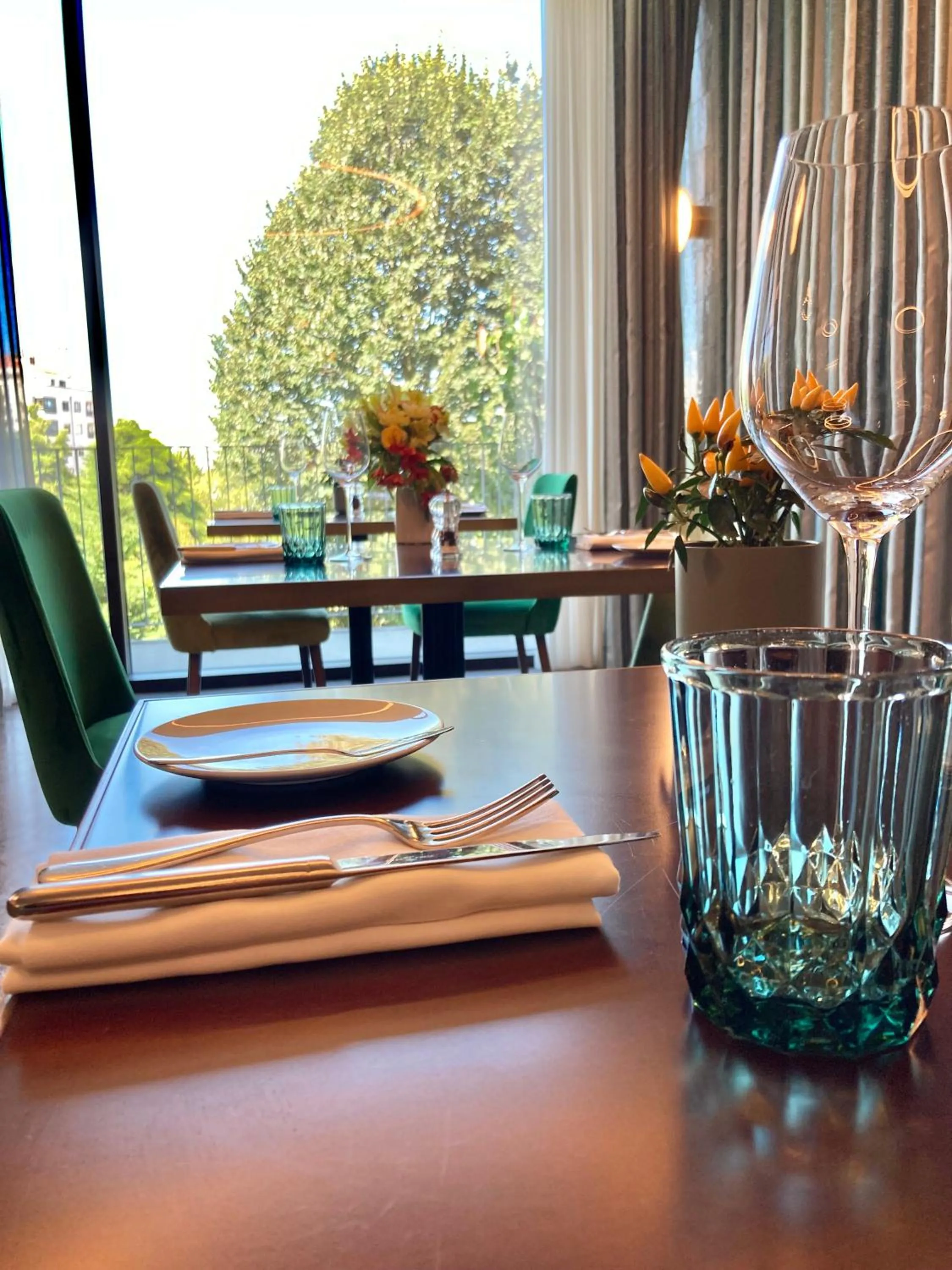 Restaurant/places to eat in Boeira Garden Hotel Porto Gaia, Curio Collection by Hilton