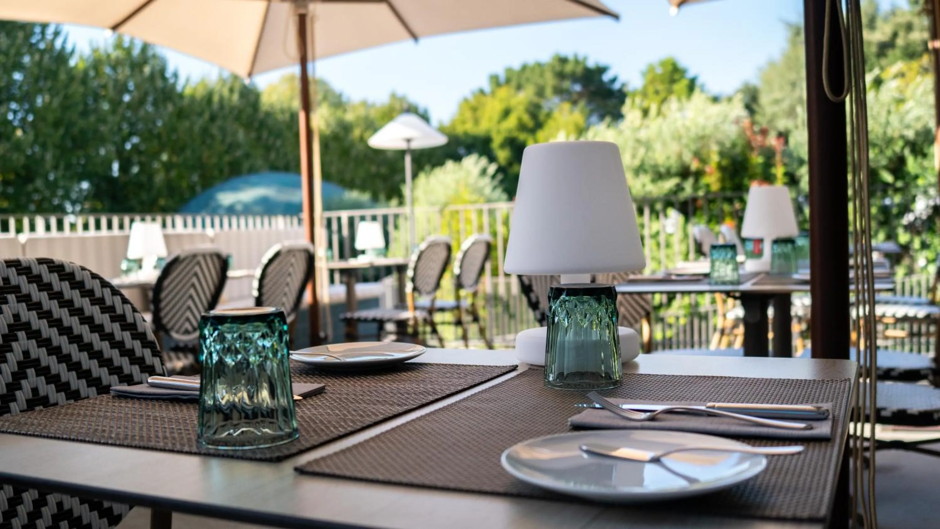 Restaurant/places to eat in Boeira Garden Hotel Porto Gaia, Curio Collection by Hilton