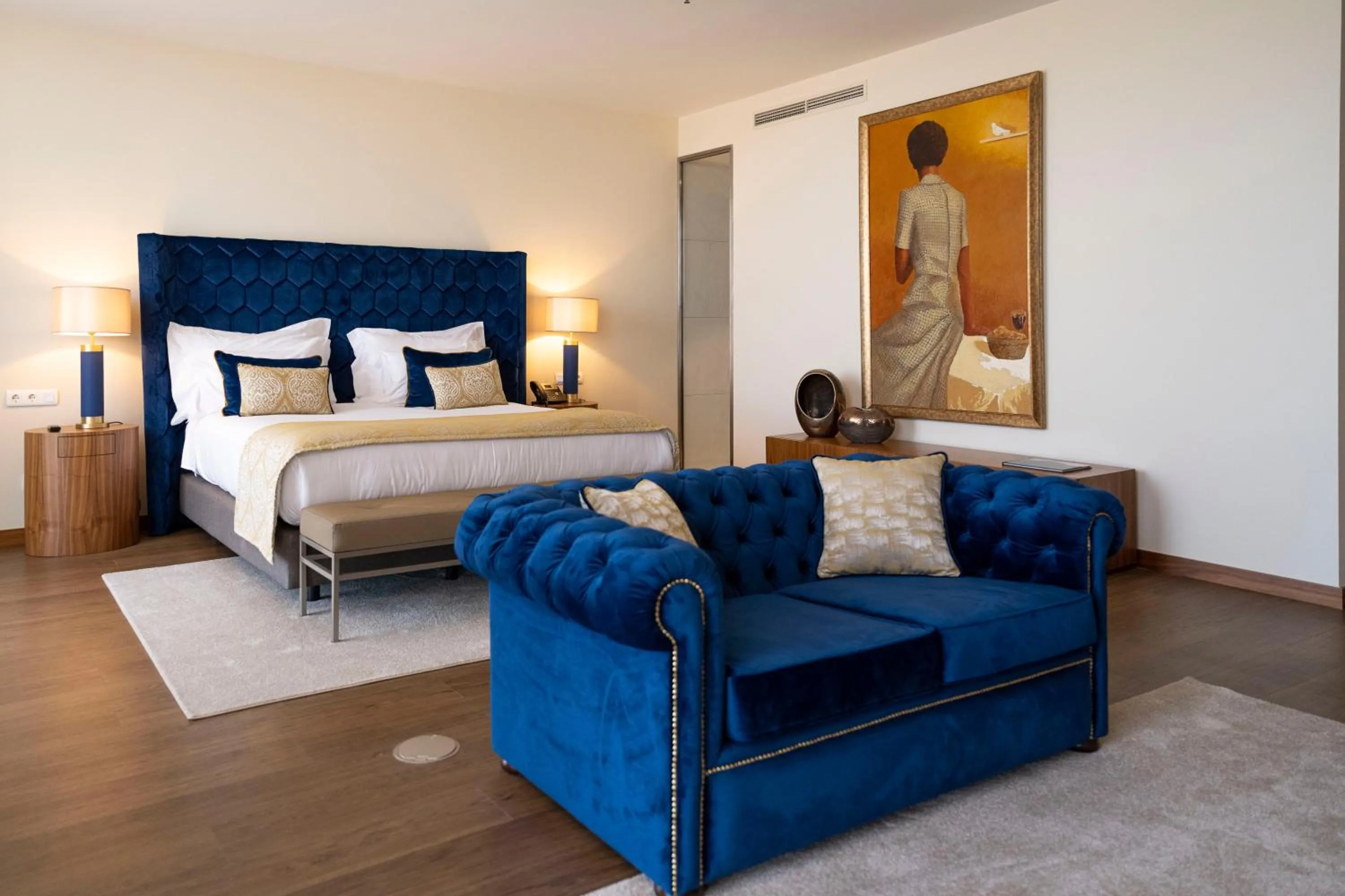 Bedroom, Bed in Boeira Garden Hotel Porto Gaia, Curio Collection by Hilton