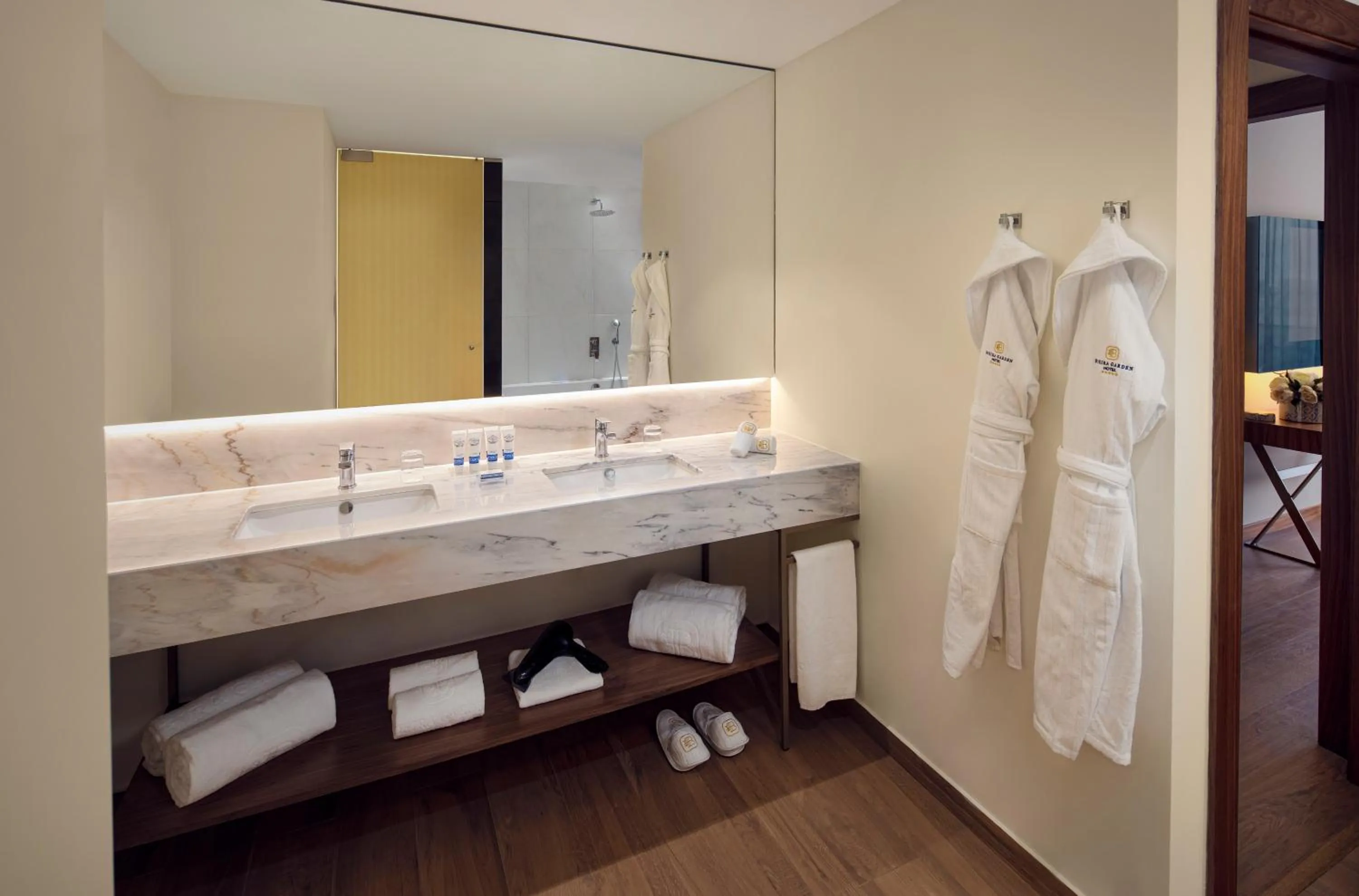 Bathroom in Boeira Garden Hotel Porto Gaia, Curio Collection by Hilton