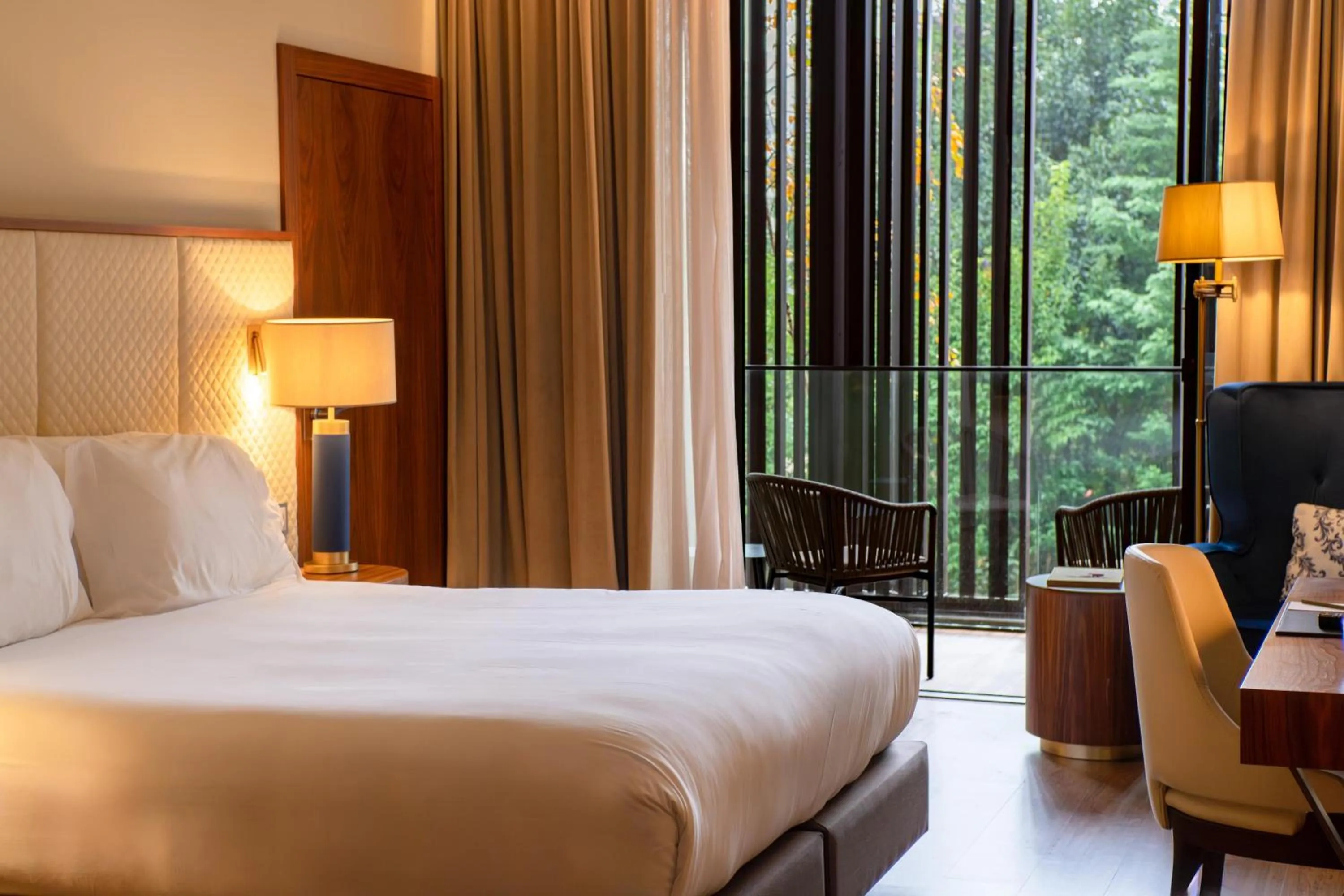 Bed in Boeira Garden Hotel Porto Gaia, Curio Collection by Hilton