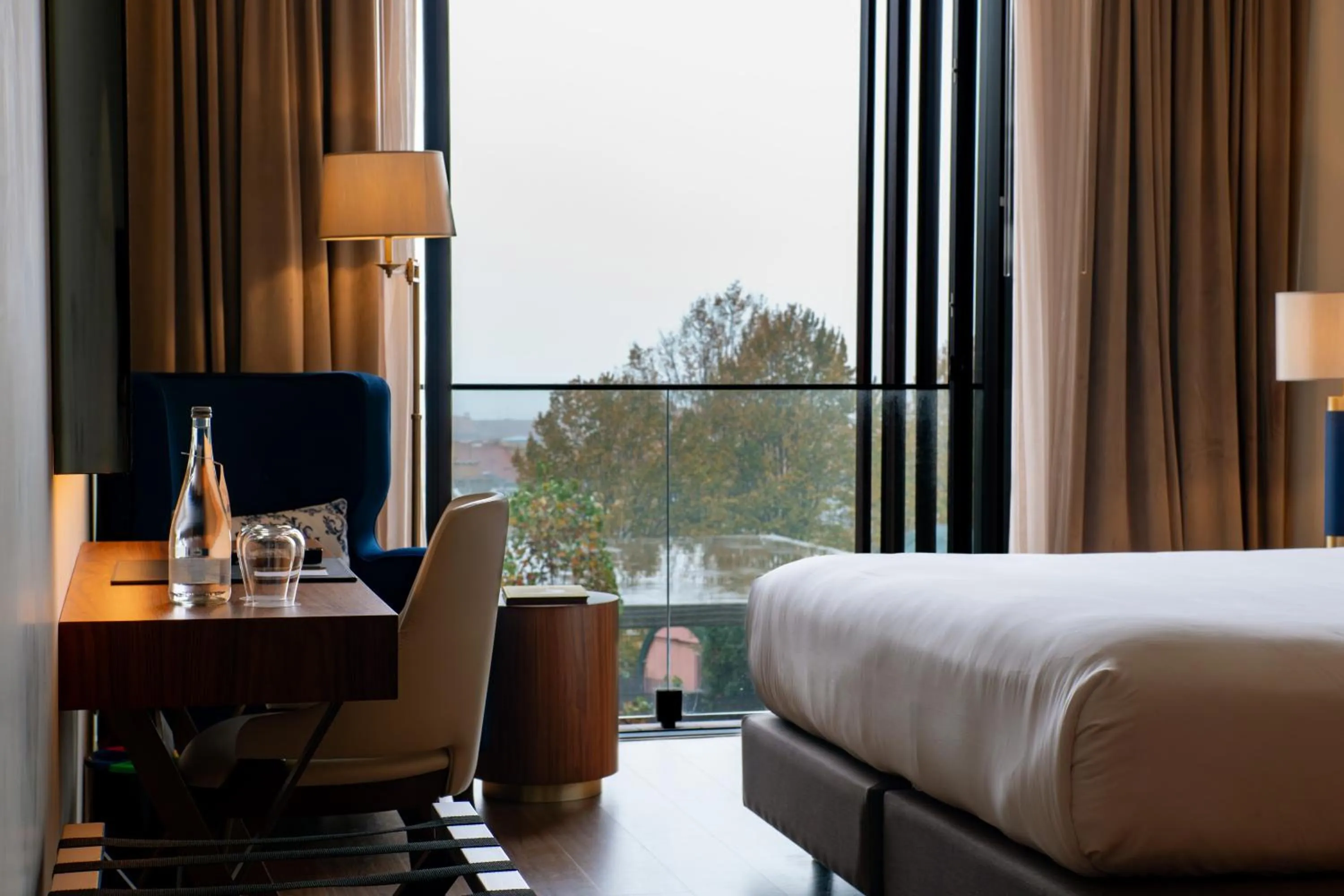 Bed in Boeira Garden Hotel Porto Gaia, Curio Collection by Hilton