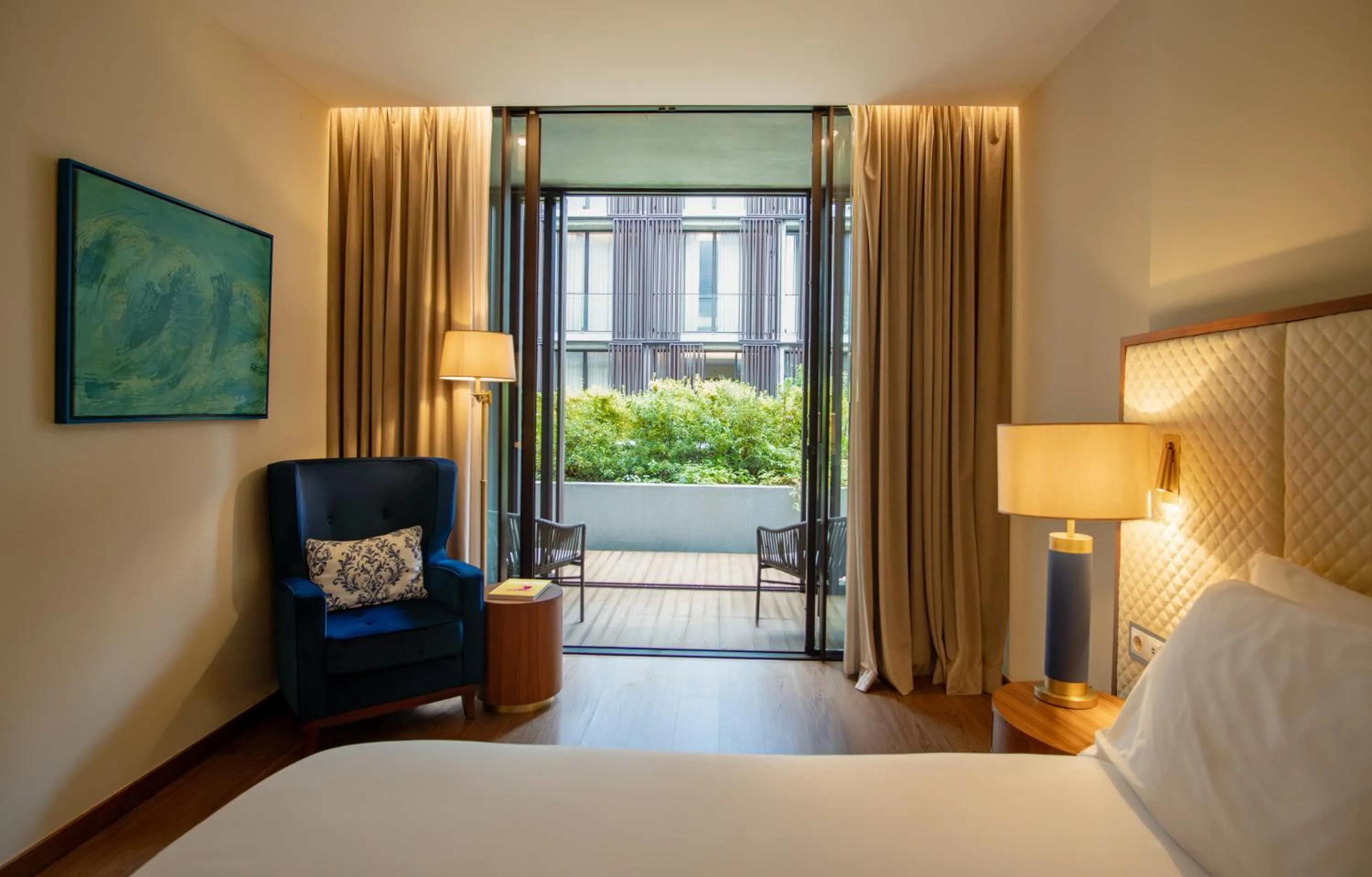 Bed in Boeira Garden Hotel Porto Gaia, Curio Collection by Hilton